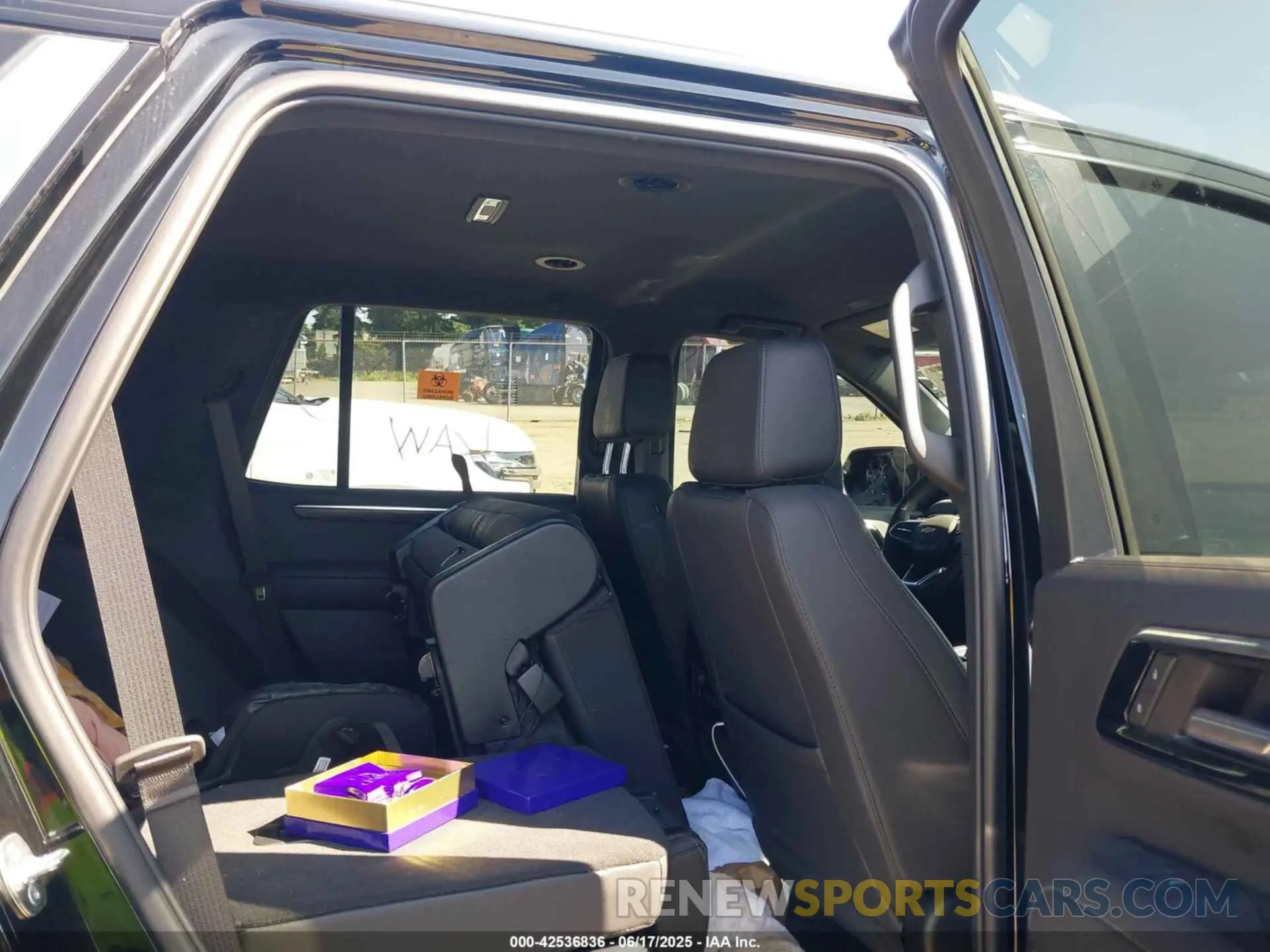 8 fotografías del automóvil dañado 1GNS6NRDXSR200383 CHEVROLET TAHOE 2025