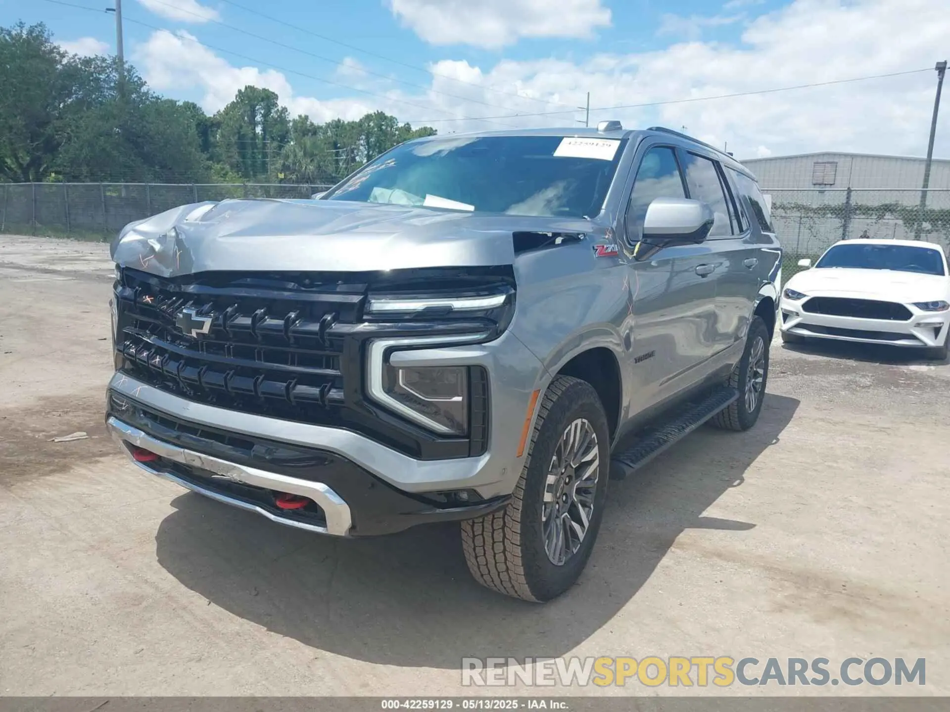 2 fotografías del automóvil dañado 1GNS6PRD3SR232930 CHEVROLET TAHOE 2025
