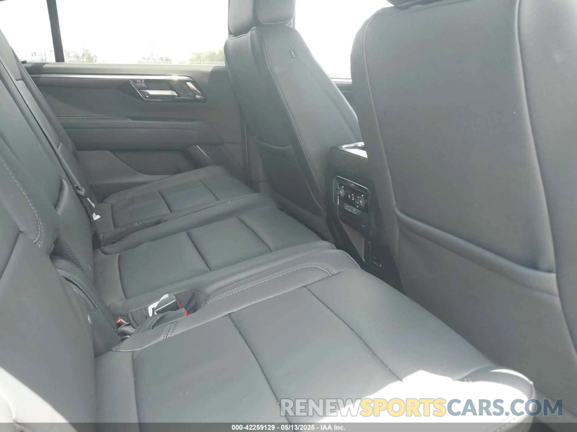 8 fotografías del automóvil dañado 1GNS6PRD3SR232930 CHEVROLET TAHOE 2025