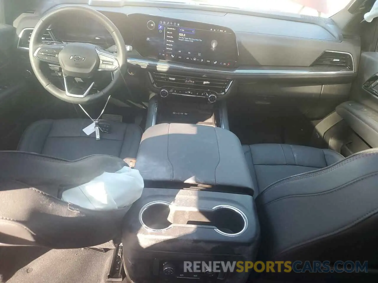 8 fotografías del automóvil dañado 1GNS6RRL6SR139158 CHEVROLET TAHOE 2025