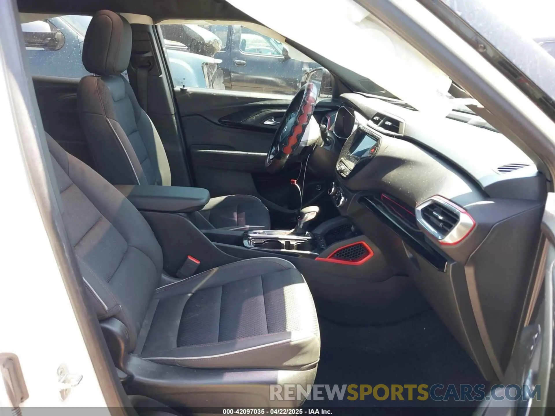 5 fotografías del automóvil dañado KL79MTSL6NB096424 CHEVROLET TRAILBLAZER 2022