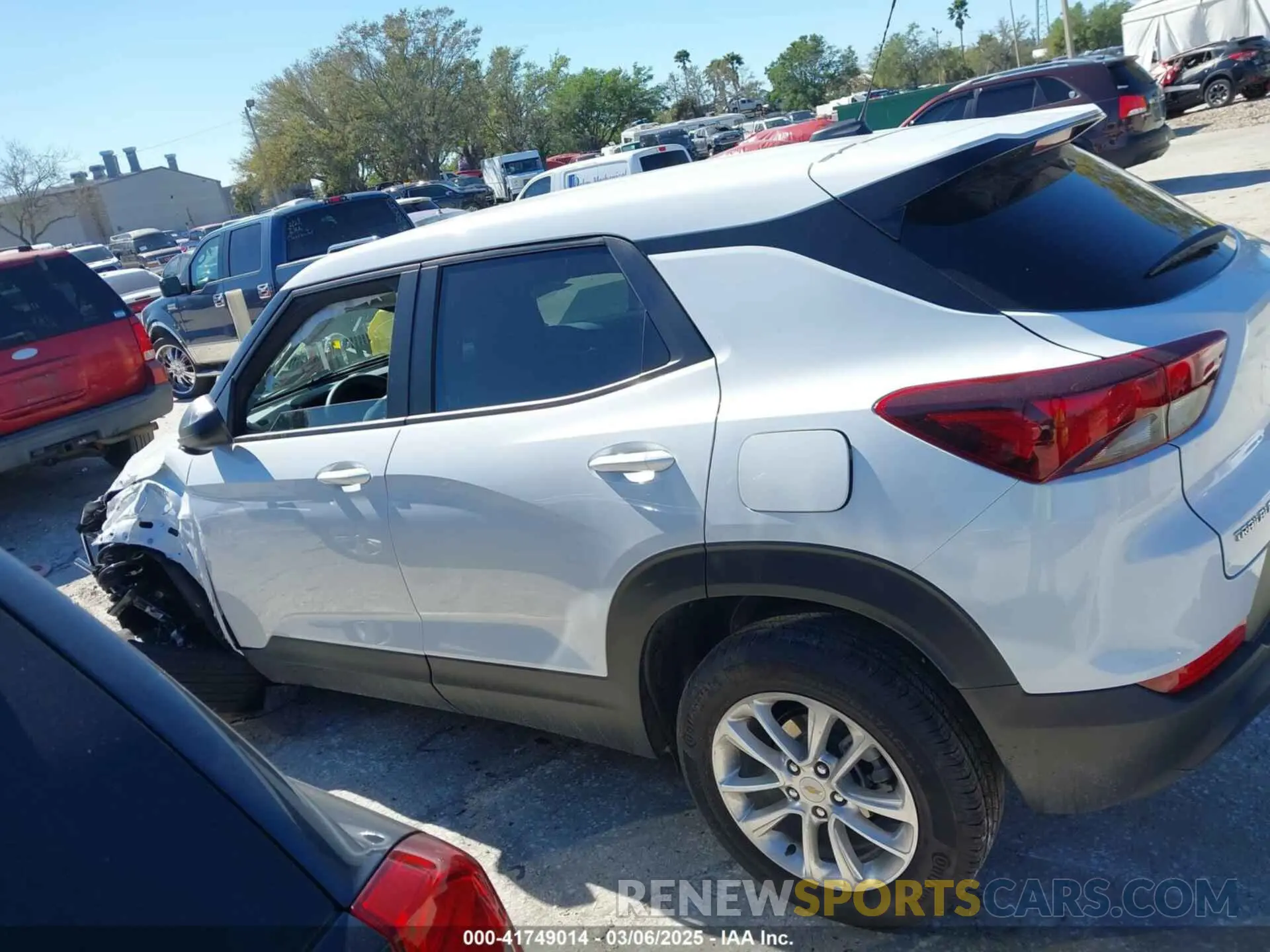 14 fotografías del automóvil dañado KL79MMSLXSB103926 CHEVROLET TRAILBLAZER 2025