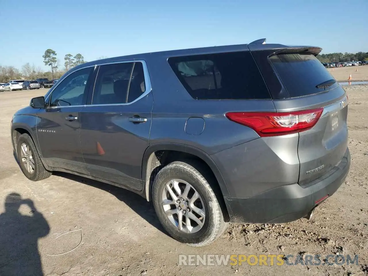 2 fotografías del automóvil dañado 1GNERFKW0KJ120112 CHEVROLET TRAVERSE 2019