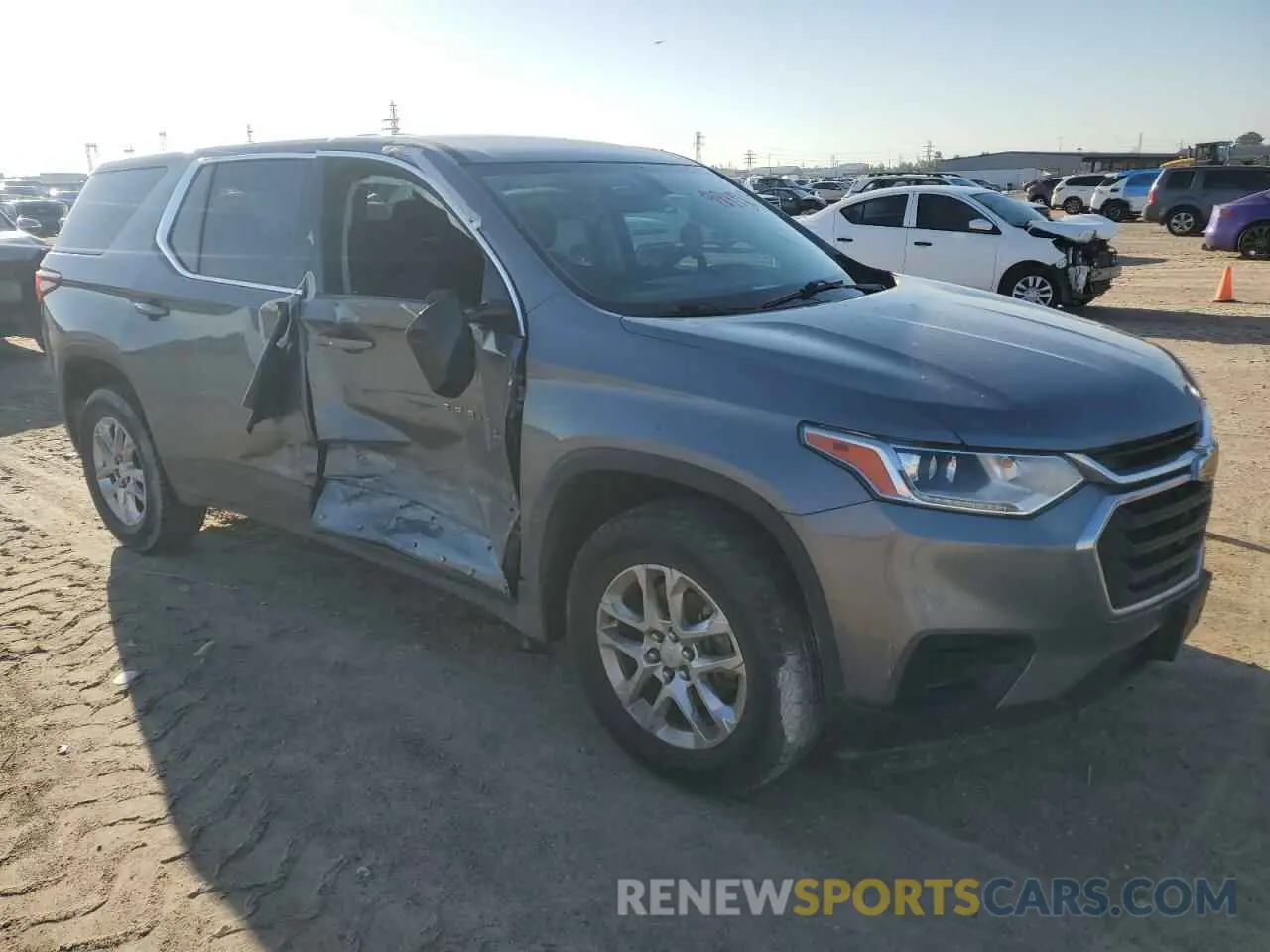 4 fotografías del automóvil dañado 1GNERFKW0KJ120112 CHEVROLET TRAVERSE 2019