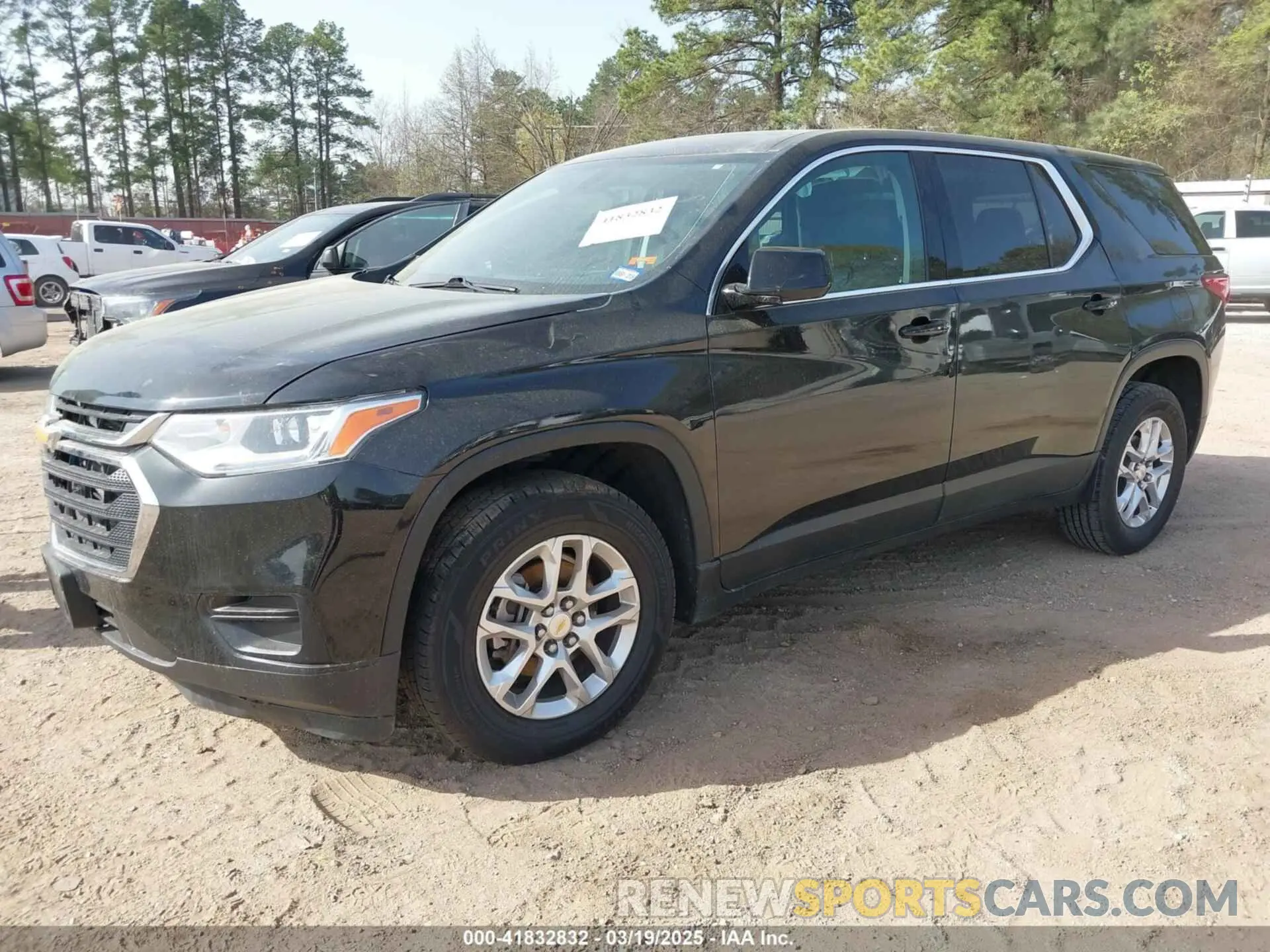 2 fotografías del automóvil dañado 1GNERFKW0KJ165566 CHEVROLET TRAVERSE 2019