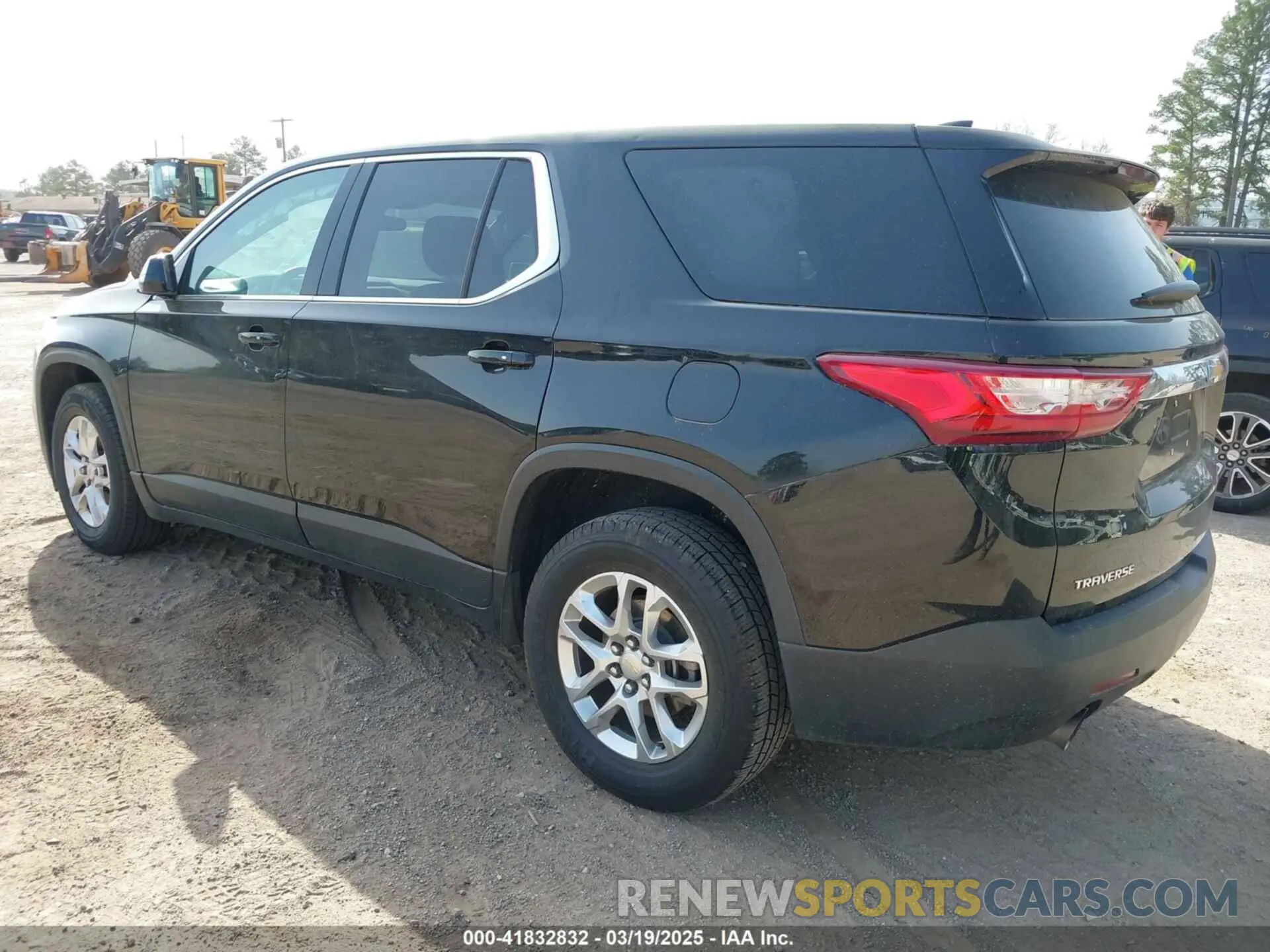 3 fotografías del automóvil dañado 1GNERFKW0KJ165566 CHEVROLET TRAVERSE 2019