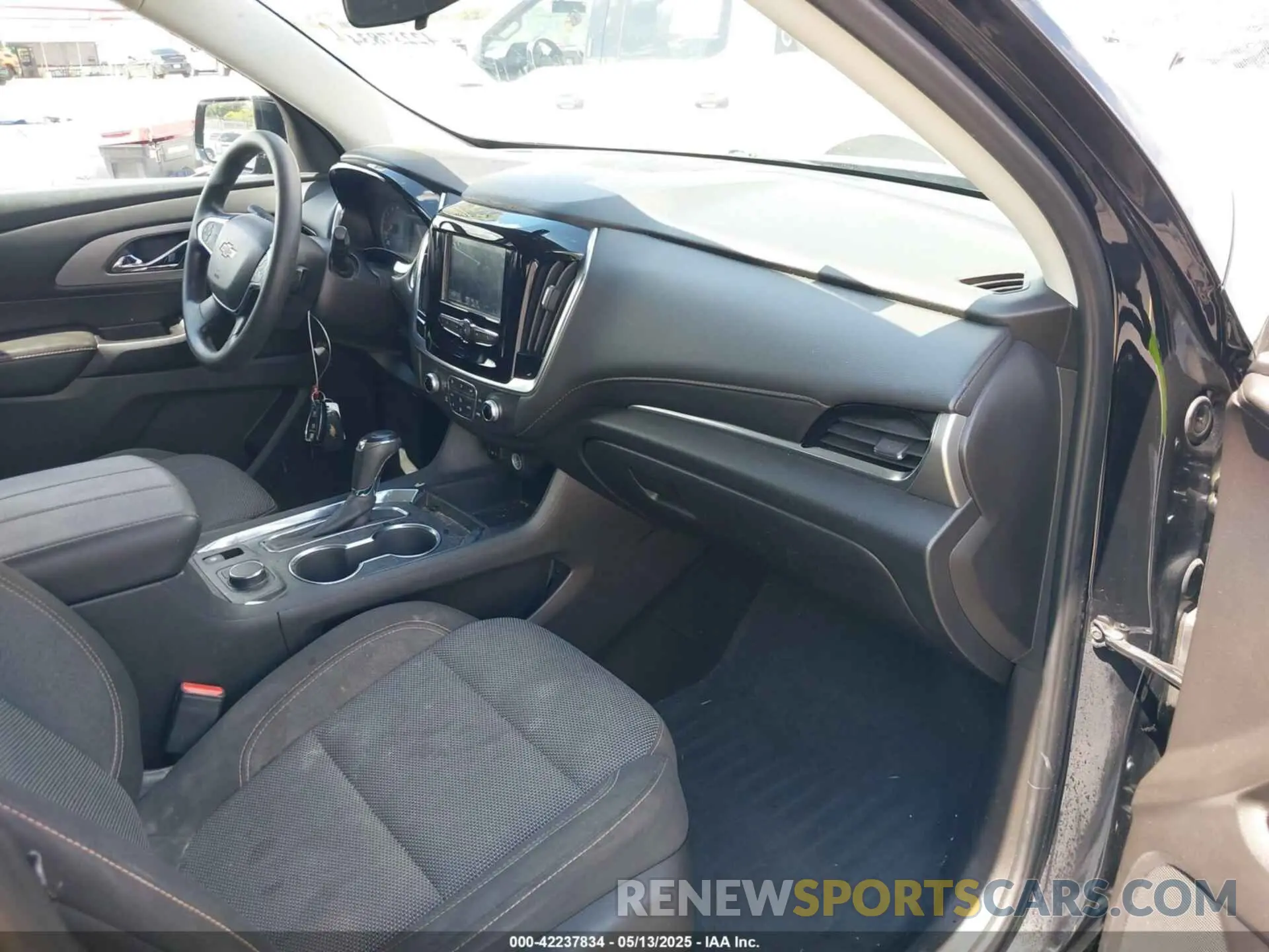 5 fotografías del automóvil dañado 1GNERFKW0KJ208934 CHEVROLET TRAVERSE 2019