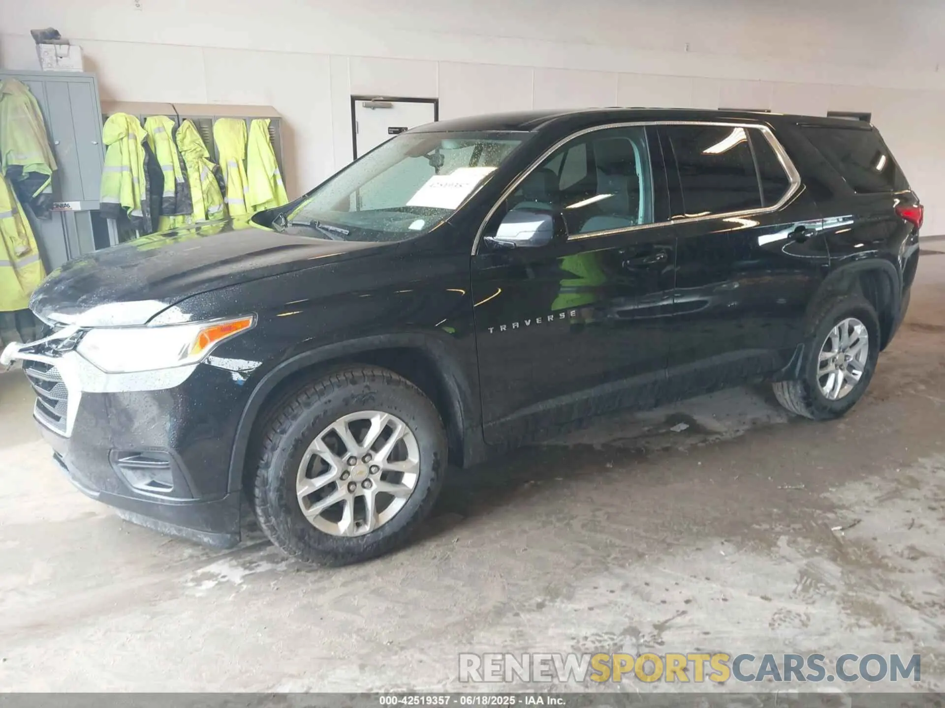 2 fotografías del automóvil dañado 1GNERFKW3KJ130679 CHEVROLET TRAVERSE 2019