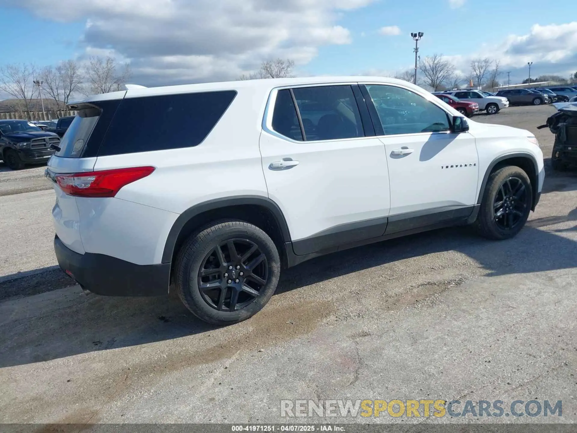 4 fotografías del automóvil dañado 1GNERFKW3KJ168123 CHEVROLET TRAVERSE 2019