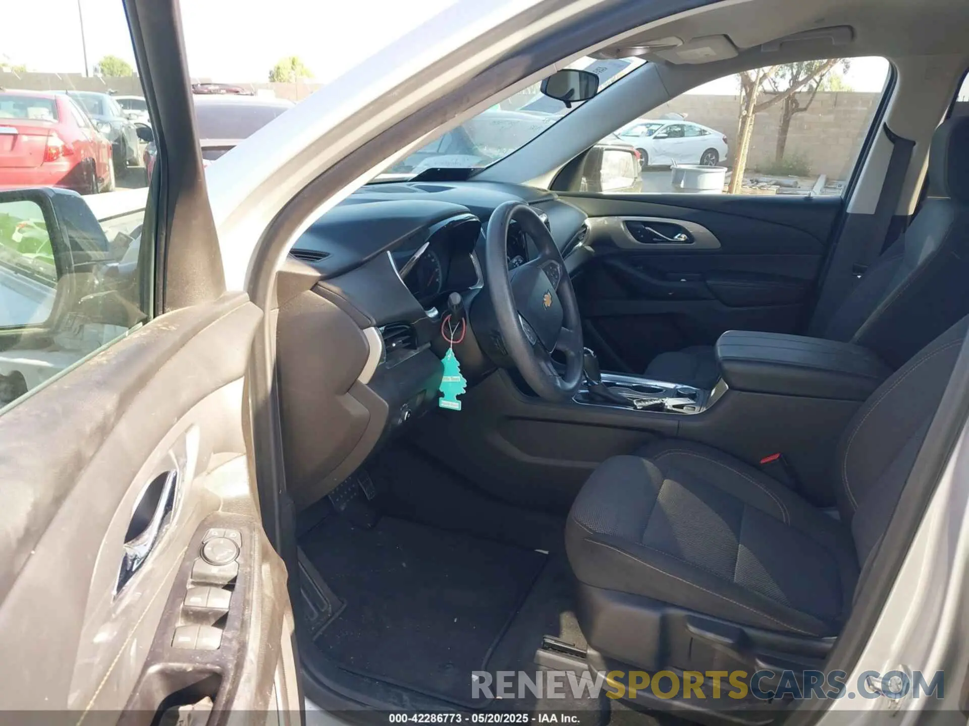 5 fotografías del automóvil dañado 1GNERFKW3KJ238929 CHEVROLET TRAVERSE 2019