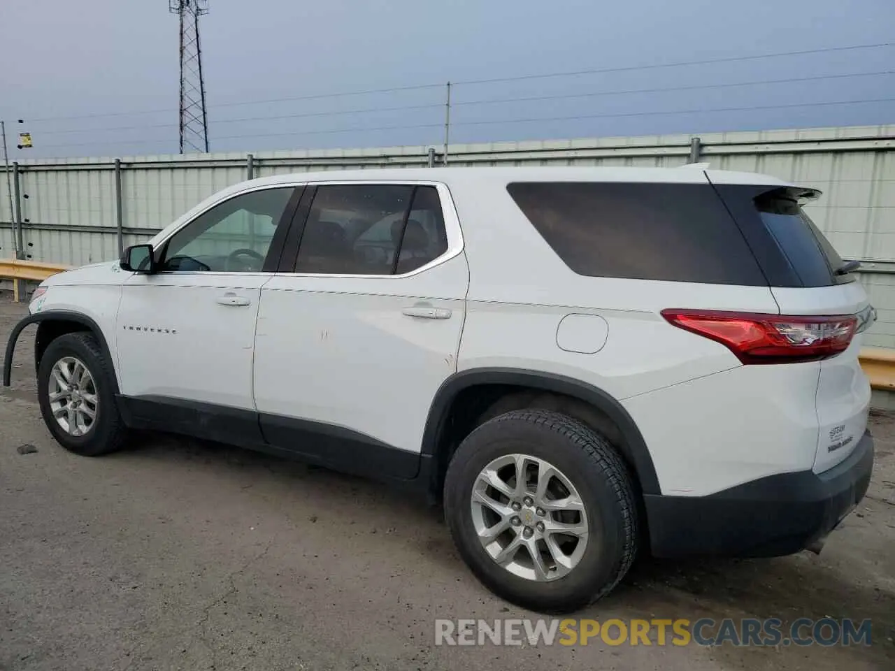 2 fotografías del automóvil dañado 1GNERFKW3KJ300944 CHEVROLET TRAVERSE 2019