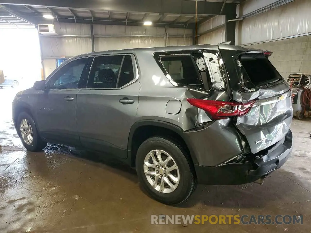 2 fotografías del automóvil dañado 1GNERFKW6KJ308732 CHEVROLET TRAVERSE 2019