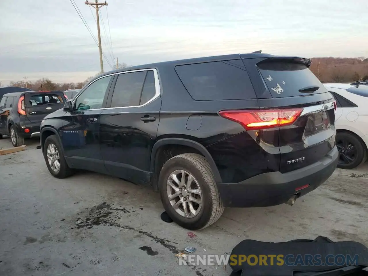 2 fotografías del automóvil dañado 1GNERFKW7KJ120057 CHEVROLET TRAVERSE 2019