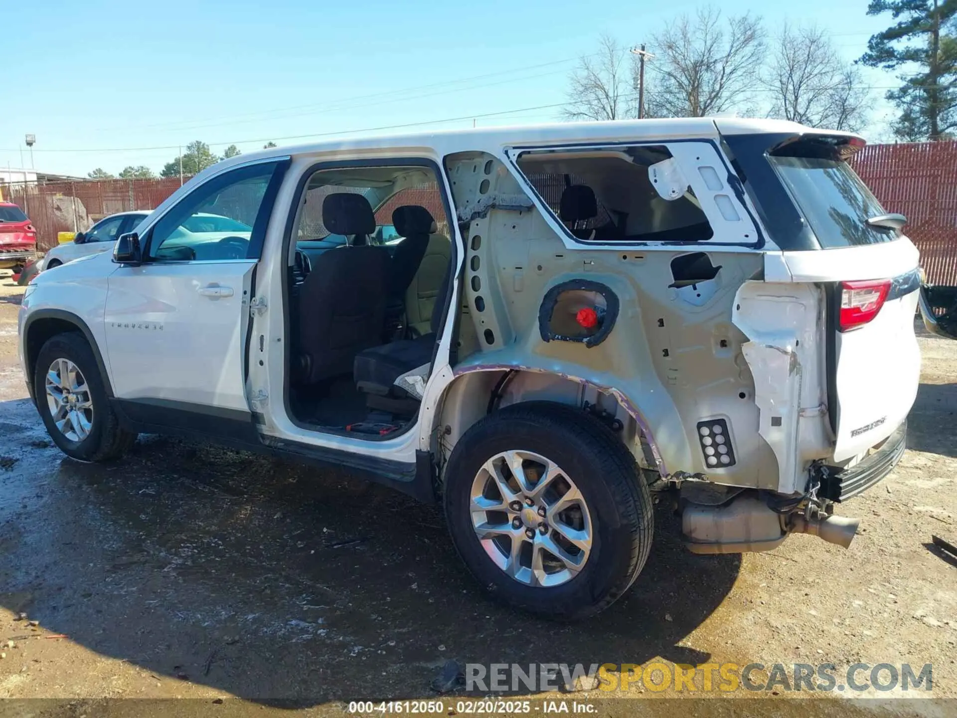 3 fotografías del automóvil dañado 1GNERFKW7KJ224791 CHEVROLET TRAVERSE 2019
