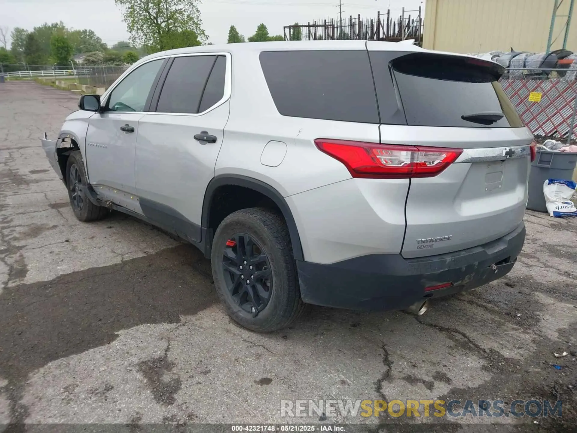 3 fotografías del automóvil dañado 1GNERFKW8KJ281842 CHEVROLET TRAVERSE 2019