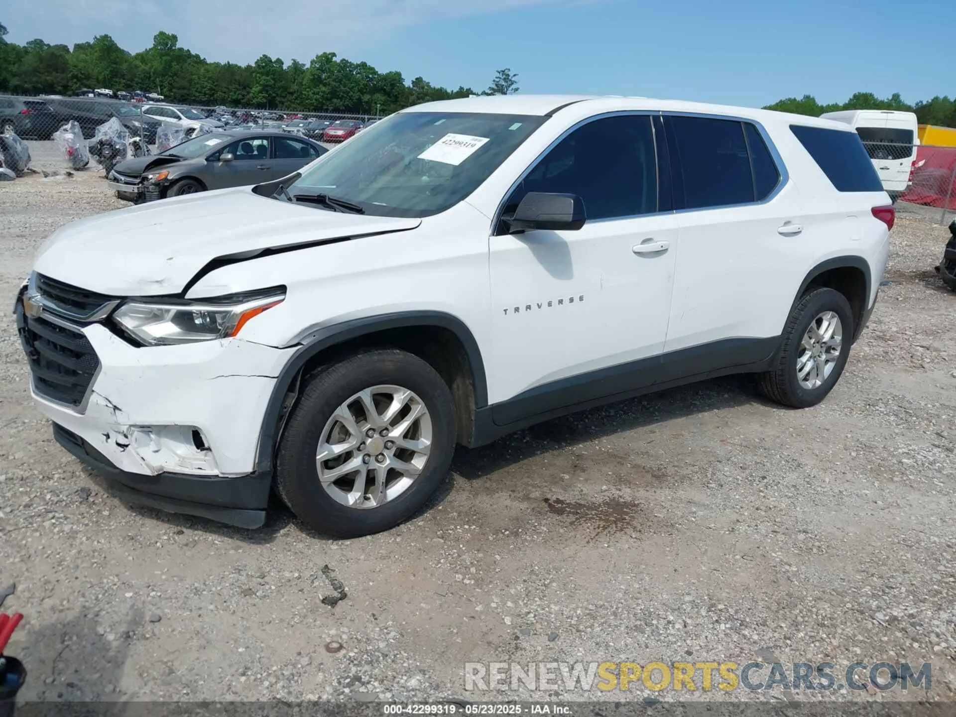 2 fotografías del automóvil dañado 1GNERFKW8KJ321367 CHEVROLET TRAVERSE 2019