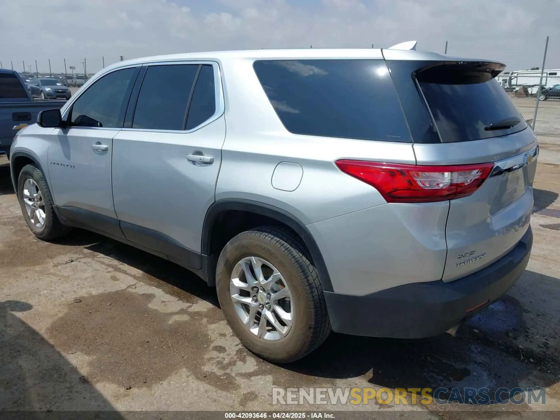 3 fotografías del automóvil dañado 1GNERFKW9KJ282188 CHEVROLET TRAVERSE 2019