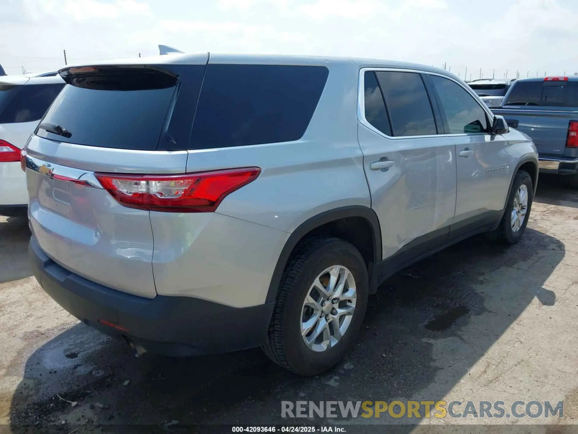 4 fotografías del automóvil dañado 1GNERFKW9KJ282188 CHEVROLET TRAVERSE 2019