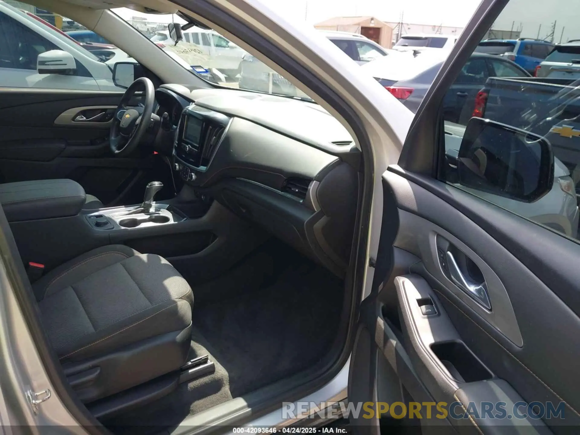 5 fotografías del automóvil dañado 1GNERFKW9KJ282188 CHEVROLET TRAVERSE 2019