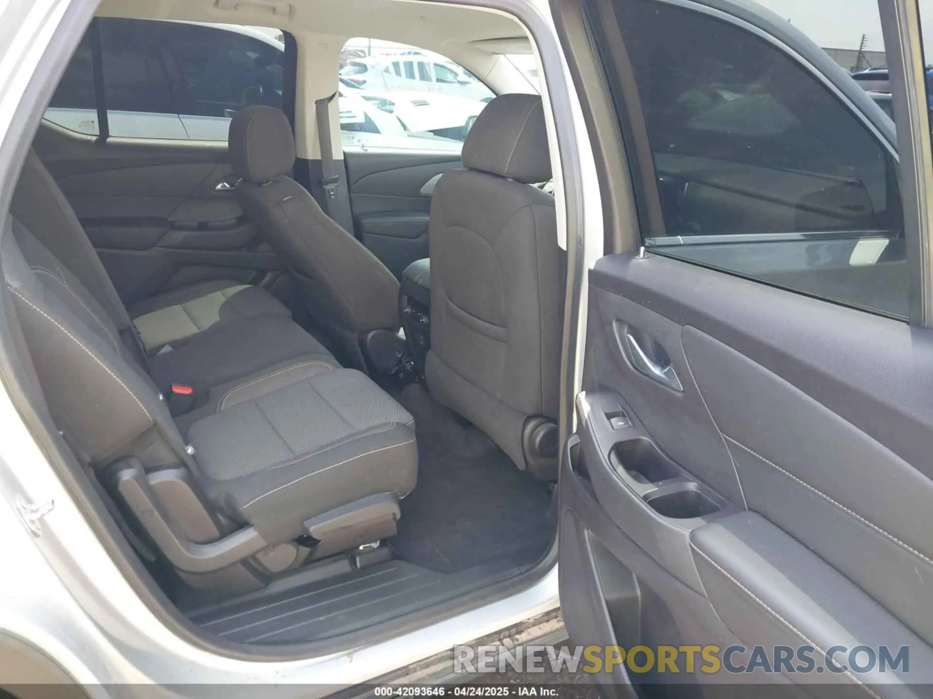 8 fotografías del automóvil dañado 1GNERFKW9KJ282188 CHEVROLET TRAVERSE 2019