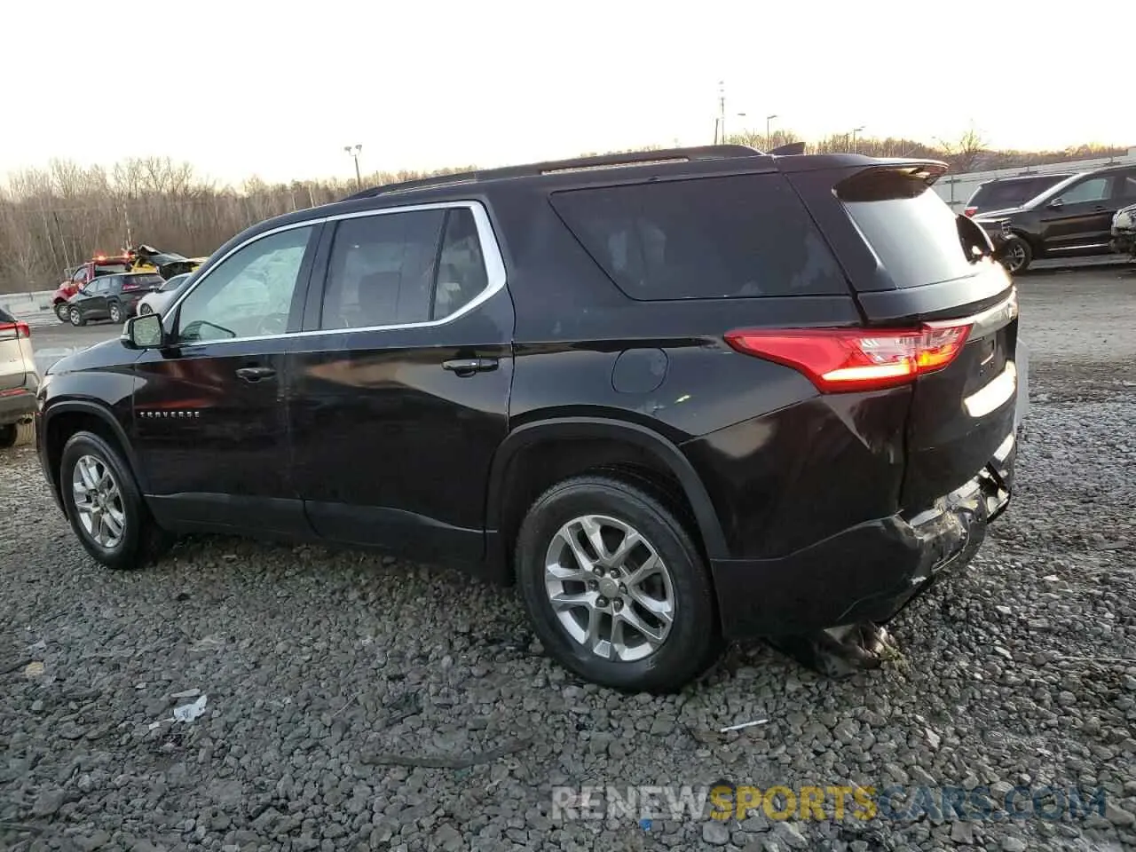 2 fotografías del automóvil dañado 1GNERGKW0KJ142407 CHEVROLET TRAVERSE 2019