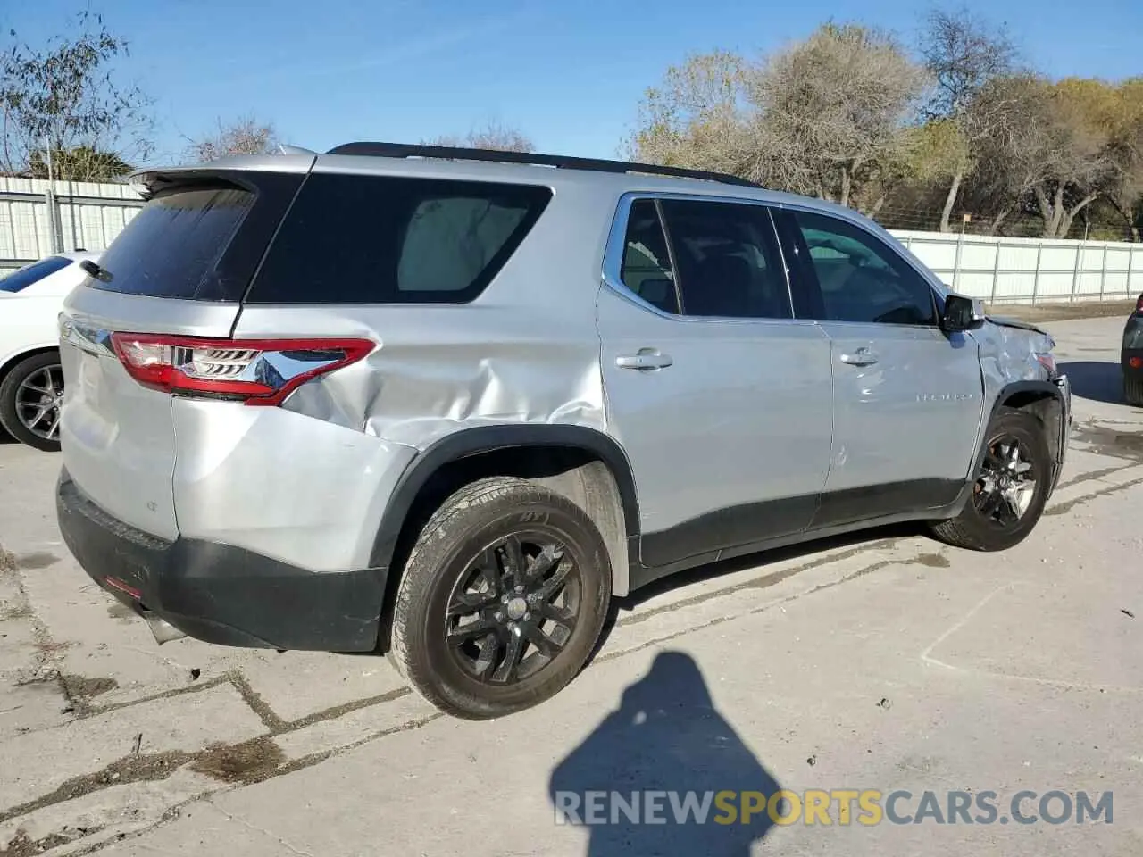3 fotografías del automóvil dañado 1GNERGKW0KJ308523 CHEVROLET TRAVERSE 2019