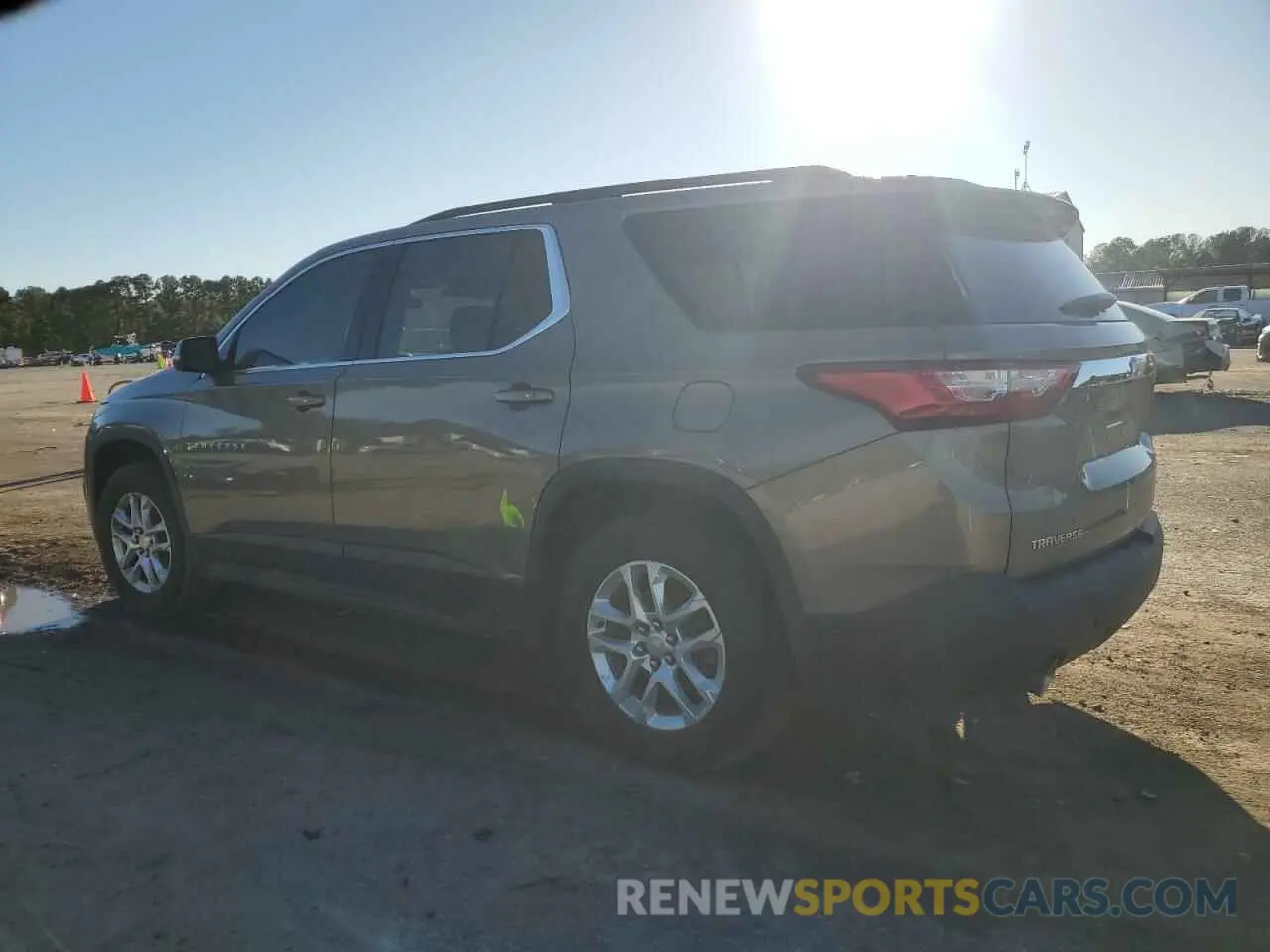 2 fotografías del automóvil dañado 1GNERGKW1KJ127740 CHEVROLET TRAVERSE 2019