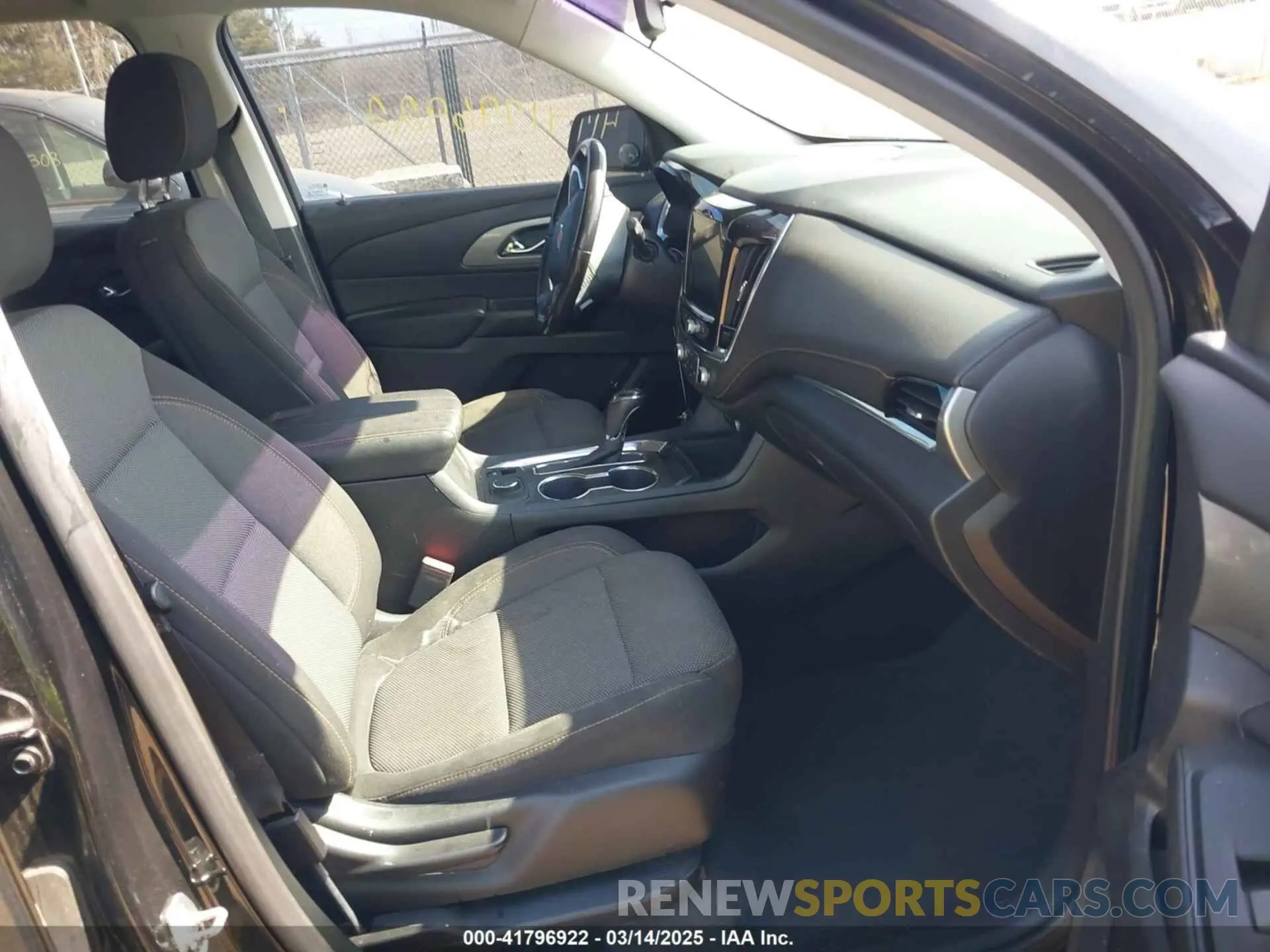 5 fotografías del automóvil dañado 1GNERGKW1KJ158289 CHEVROLET TRAVERSE 2019