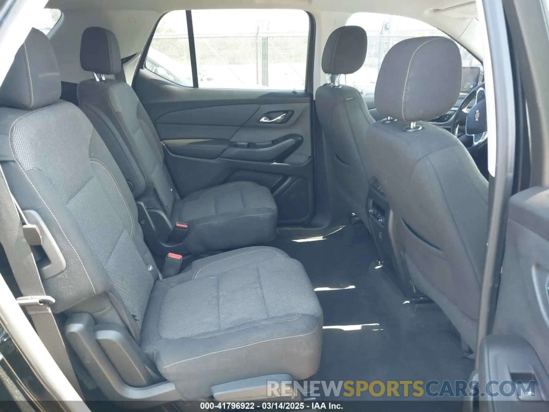8 fotografías del automóvil dañado 1GNERGKW1KJ158289 CHEVROLET TRAVERSE 2019