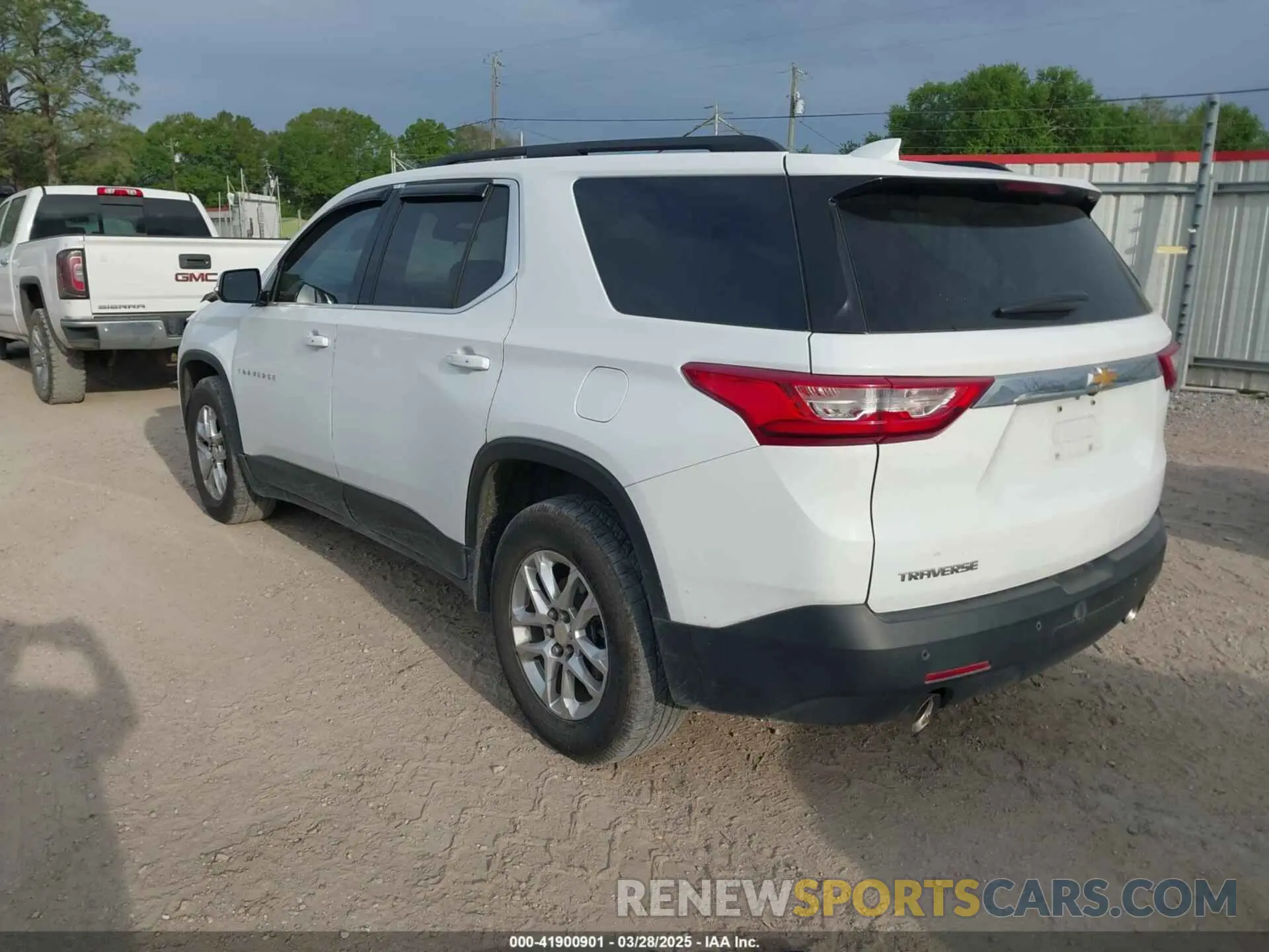 3 fotografías del automóvil dañado 1GNERGKW1KJ193902 CHEVROLET TRAVERSE 2019
