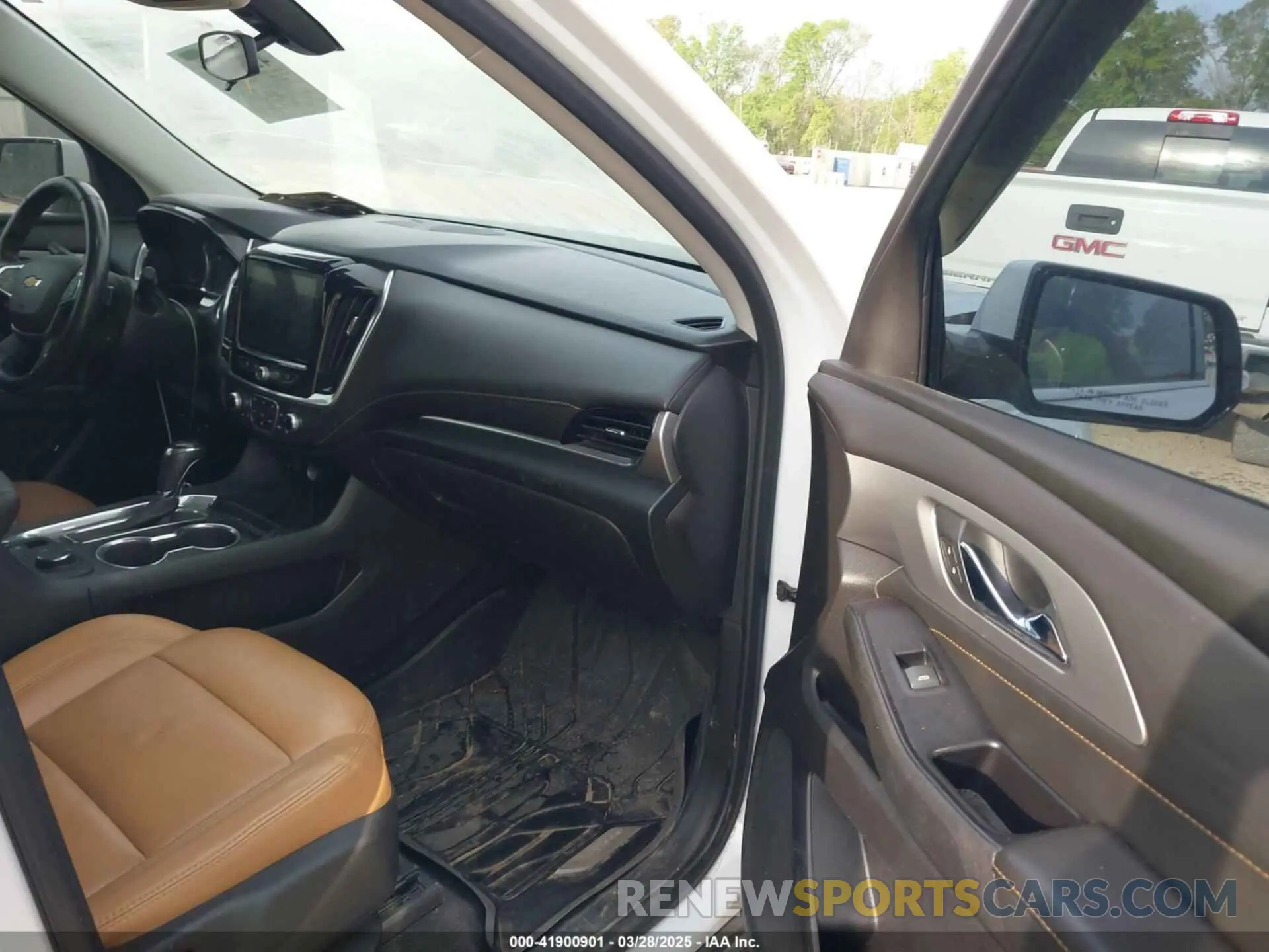 5 fotografías del automóvil dañado 1GNERGKW1KJ193902 CHEVROLET TRAVERSE 2019