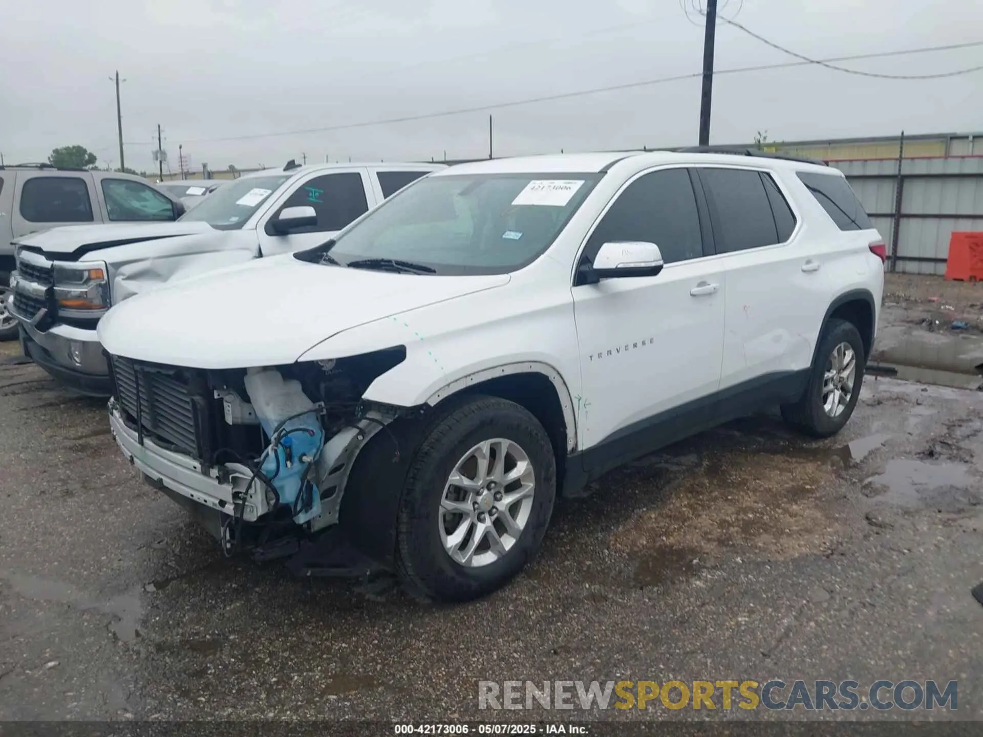 2 fotografías del automóvil dañado 1GNERGKW2KJ128010 CHEVROLET TRAVERSE 2019