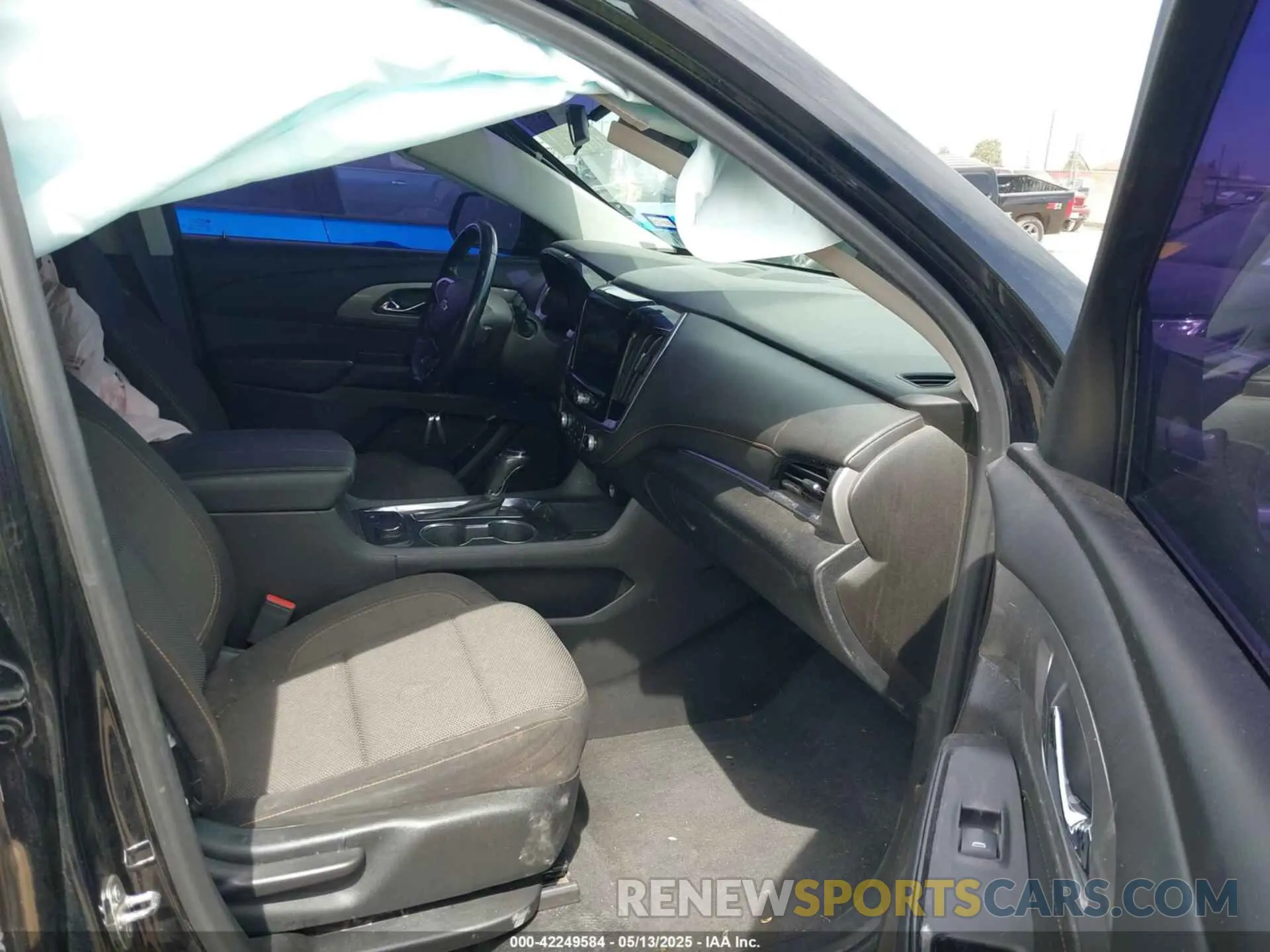 5 fotografías del automóvil dañado 1GNERGKW2KJ283981 CHEVROLET TRAVERSE 2019