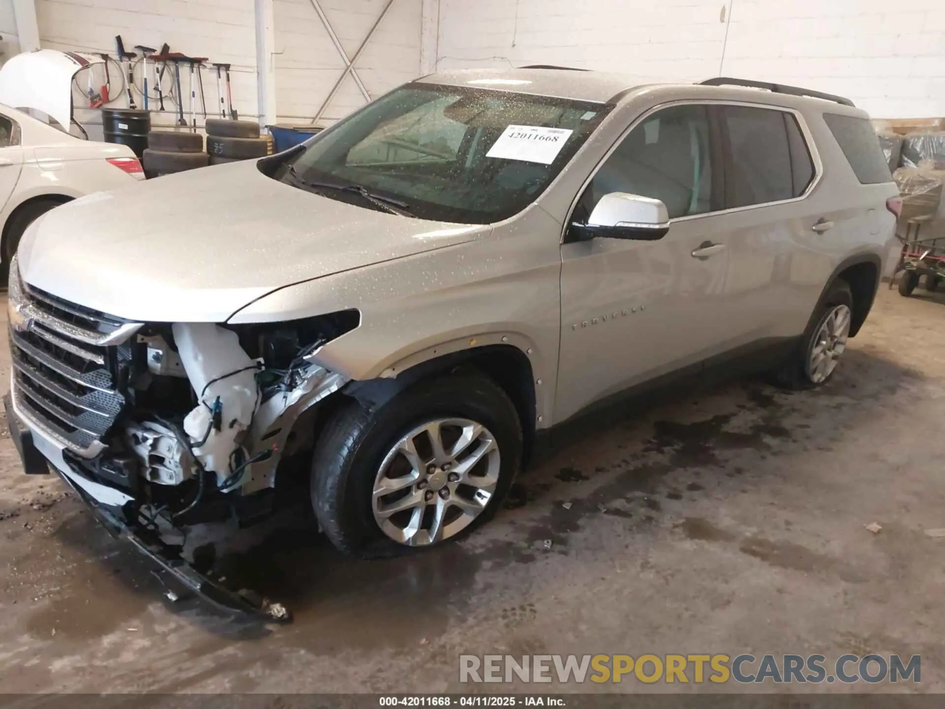 2 fotografías del automóvil dañado 1GNERGKW4KJ208179 CHEVROLET TRAVERSE 2019