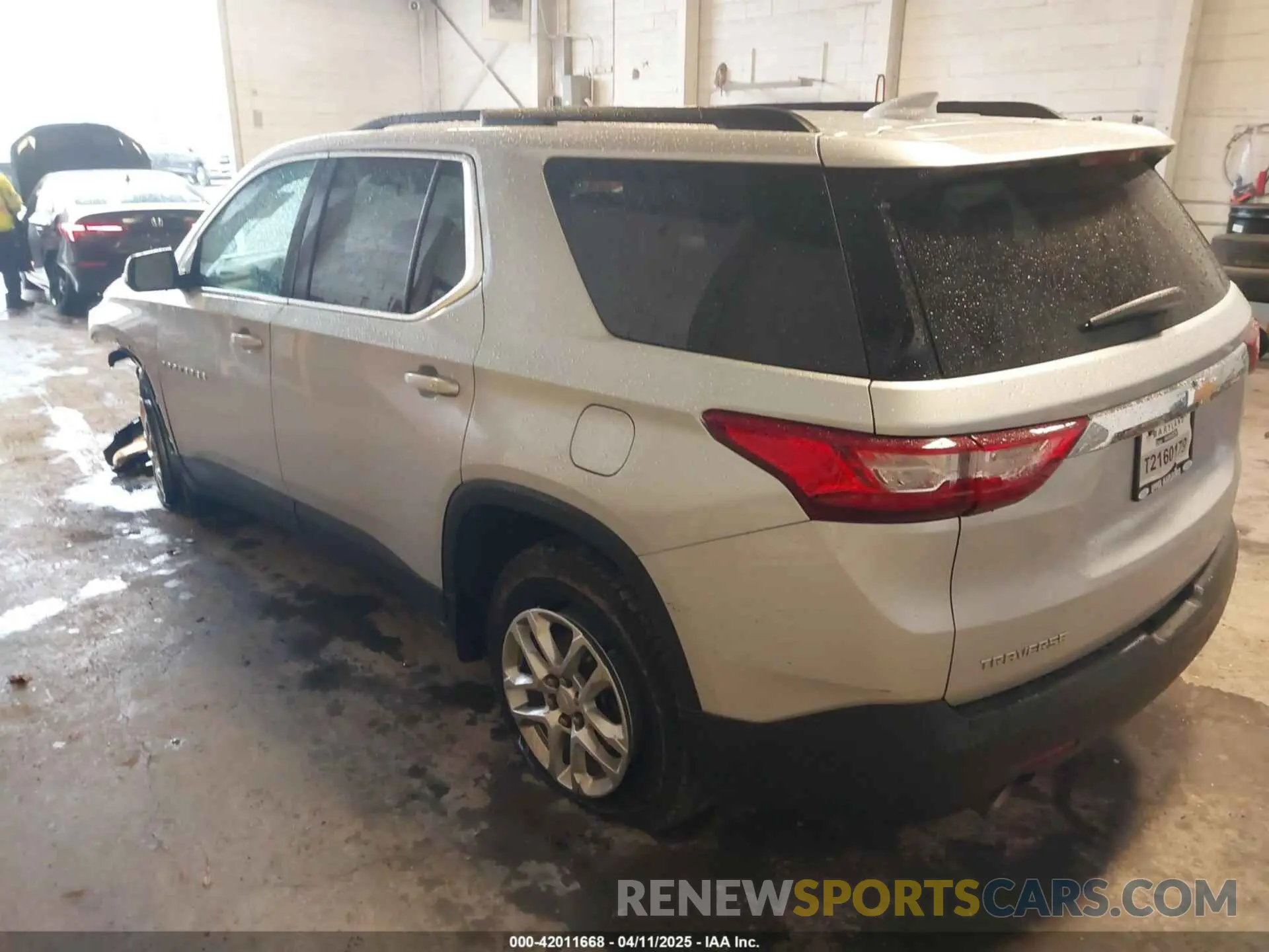 3 fotografías del automóvil dañado 1GNERGKW4KJ208179 CHEVROLET TRAVERSE 2019