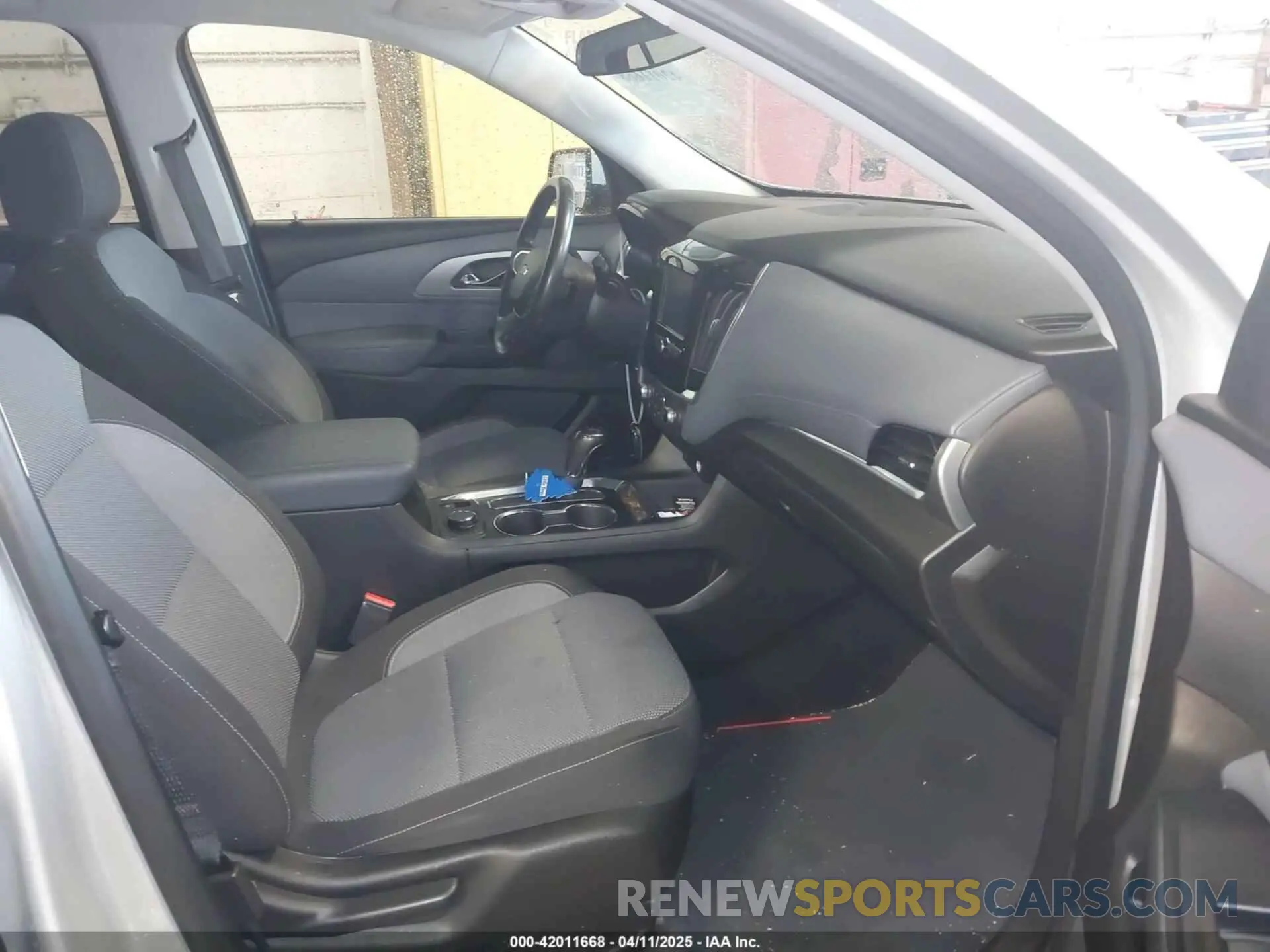 5 fotografías del automóvil dañado 1GNERGKW4KJ208179 CHEVROLET TRAVERSE 2019