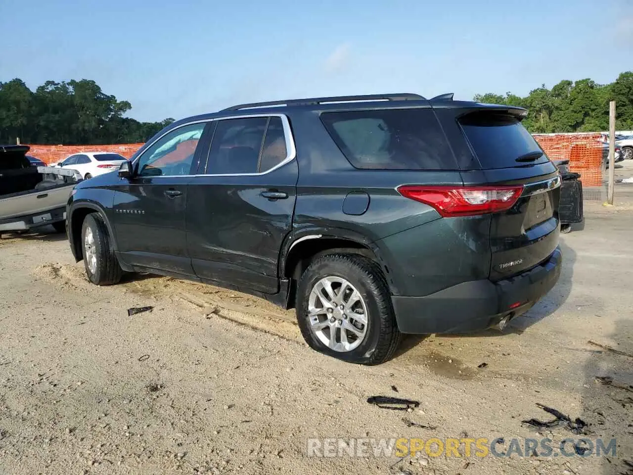 2 fotografías del automóvil dañado 1GNERGKW5KJ249839 CHEVROLET TRAVERSE 2019