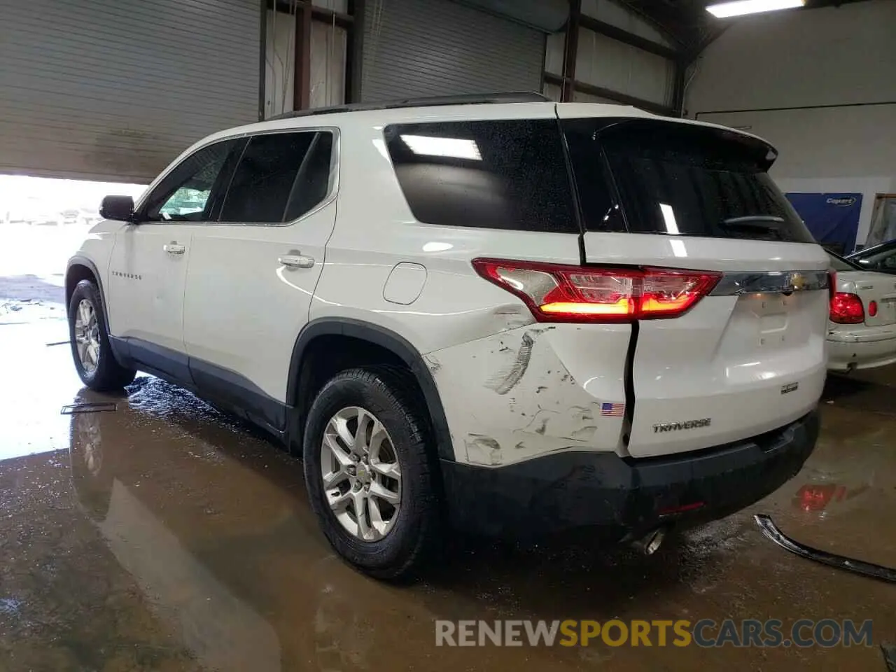 2 fotografías del automóvil dañado 1GNERGKW6KJ161060 CHEVROLET TRAVERSE 2019