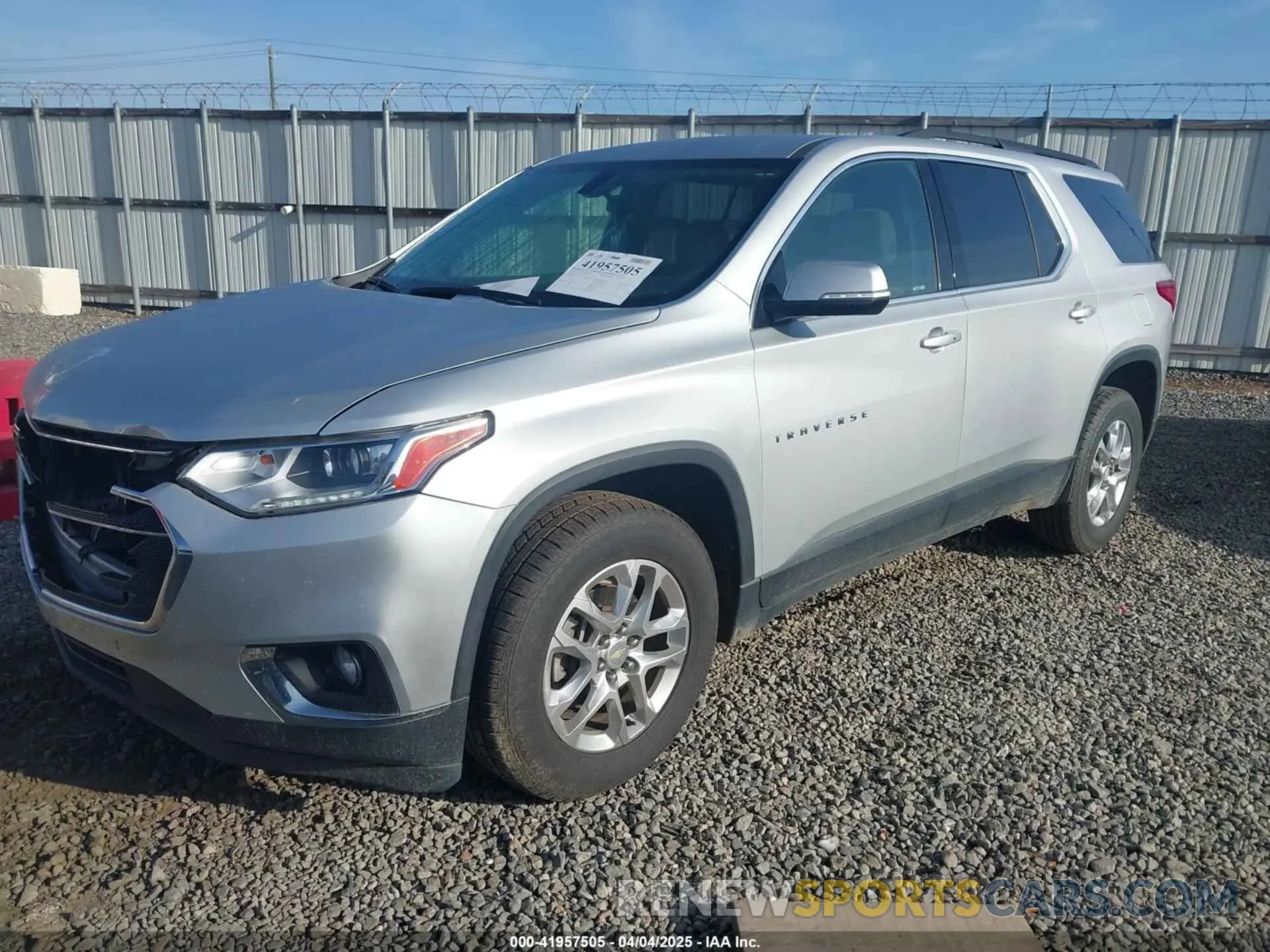 2 fotografías del automóvil dañado 1GNERGKW6KJ172799 CHEVROLET TRAVERSE 2019
