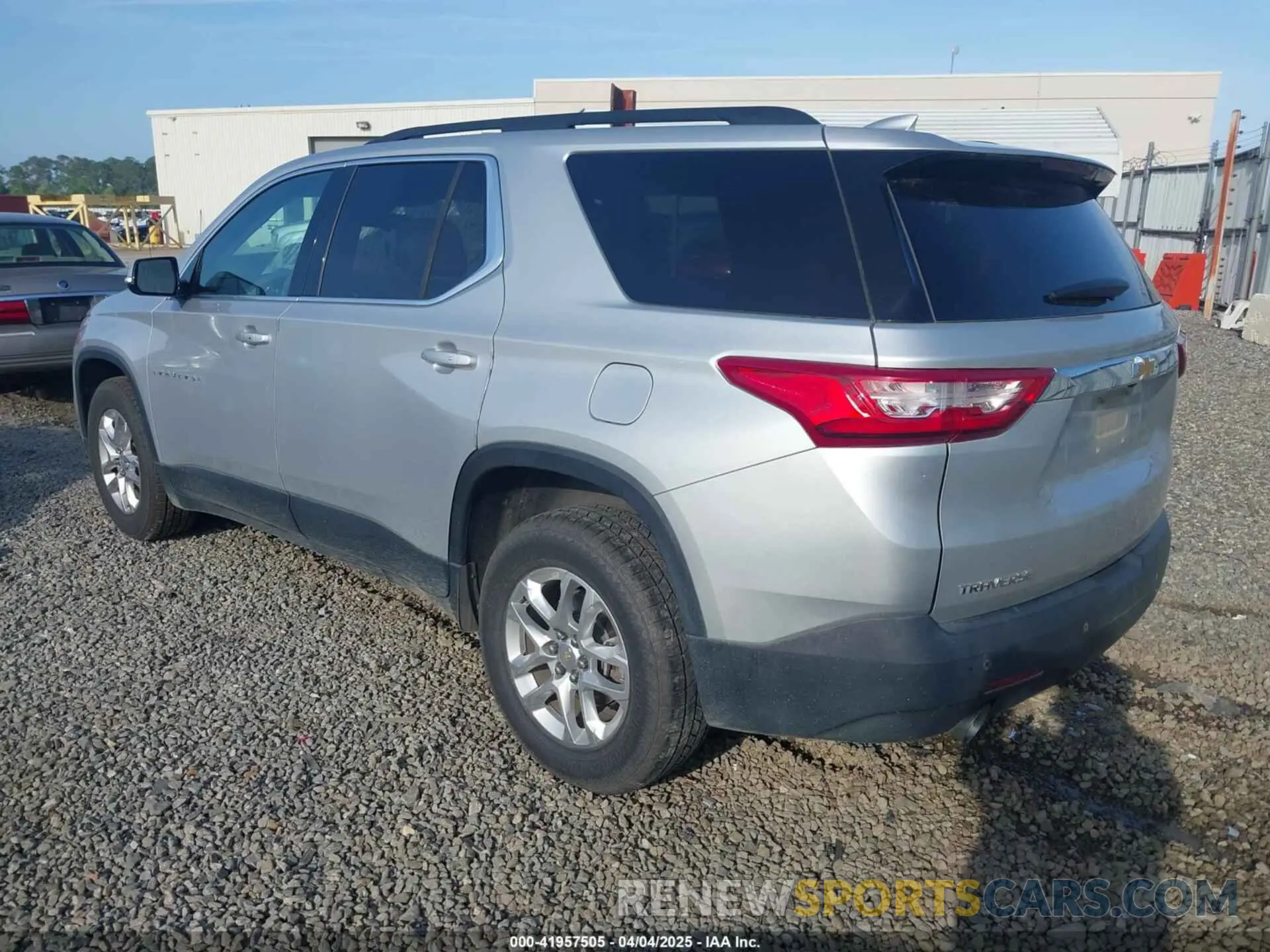 3 fotografías del automóvil dañado 1GNERGKW6KJ172799 CHEVROLET TRAVERSE 2019