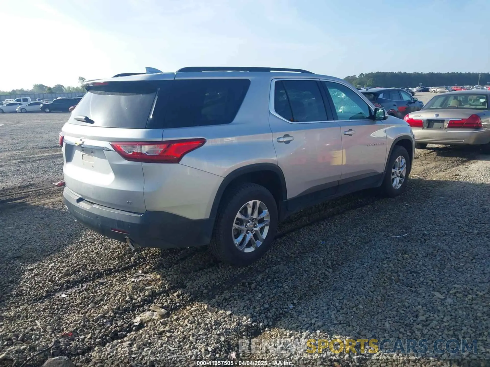4 fotografías del automóvil dañado 1GNERGKW6KJ172799 CHEVROLET TRAVERSE 2019