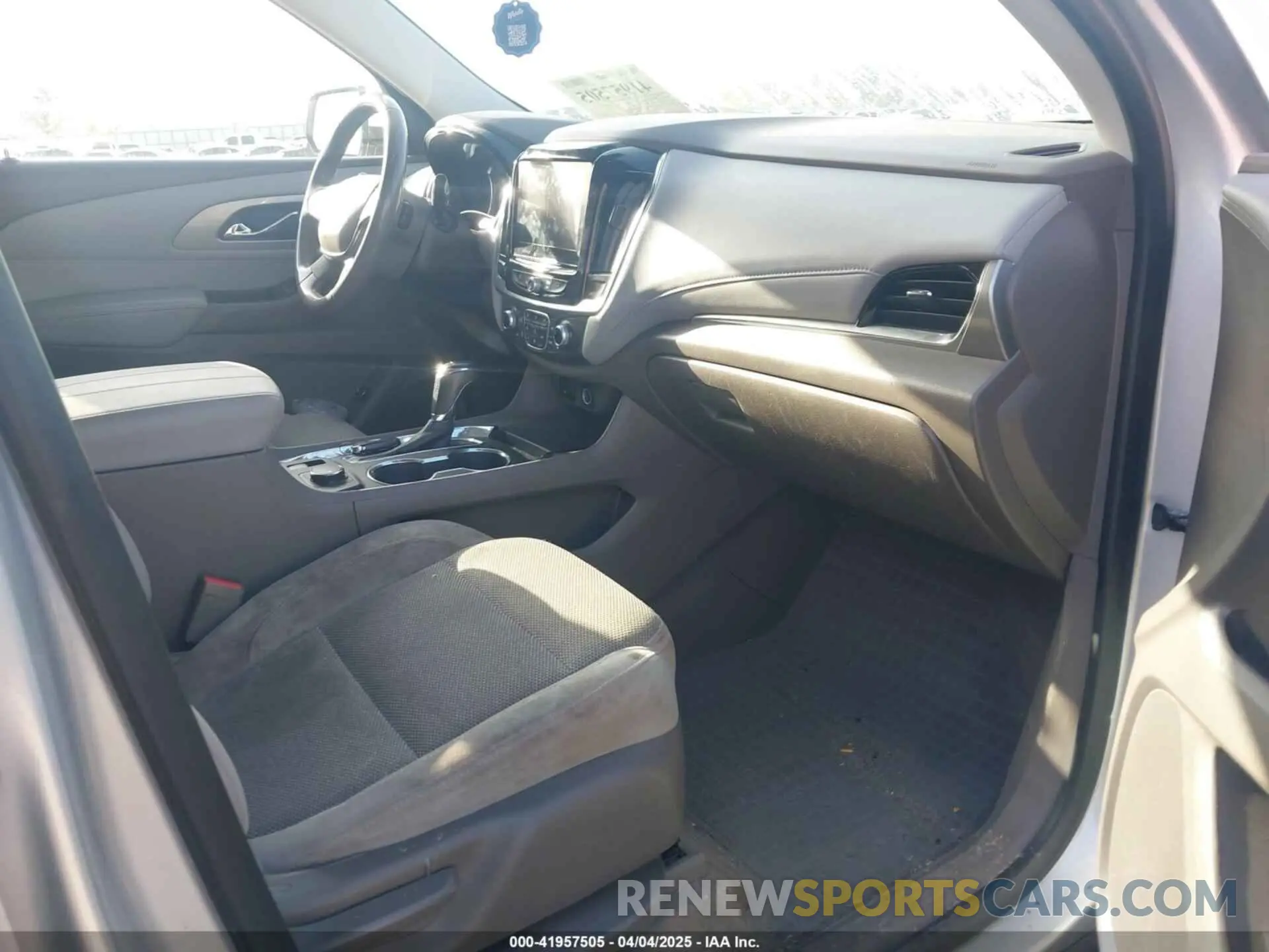 5 fotografías del automóvil dañado 1GNERGKW6KJ172799 CHEVROLET TRAVERSE 2019
