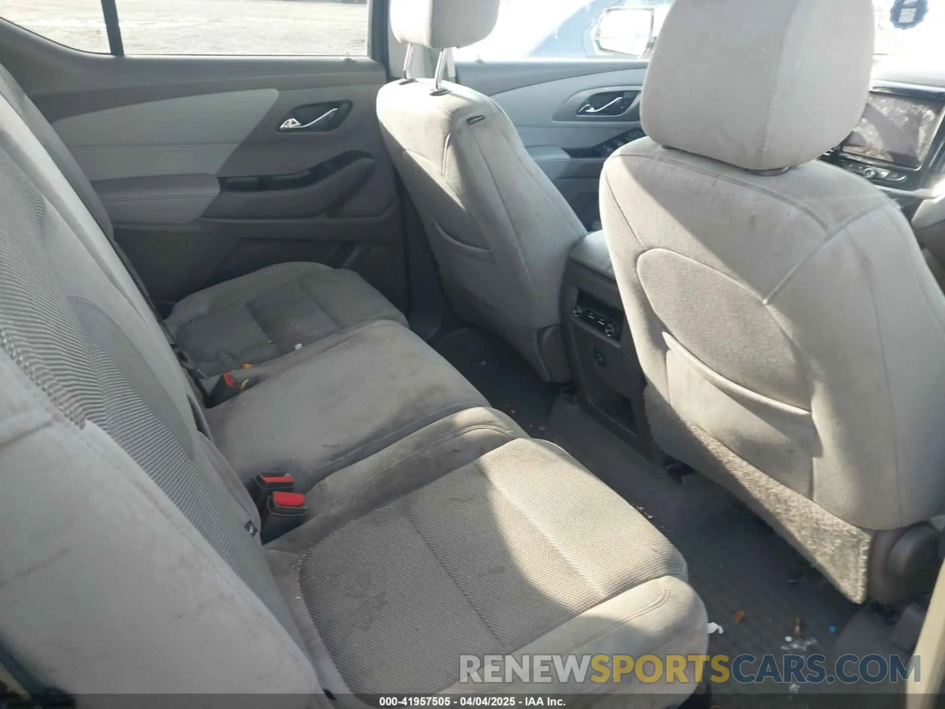 8 fotografías del automóvil dañado 1GNERGKW6KJ172799 CHEVROLET TRAVERSE 2019