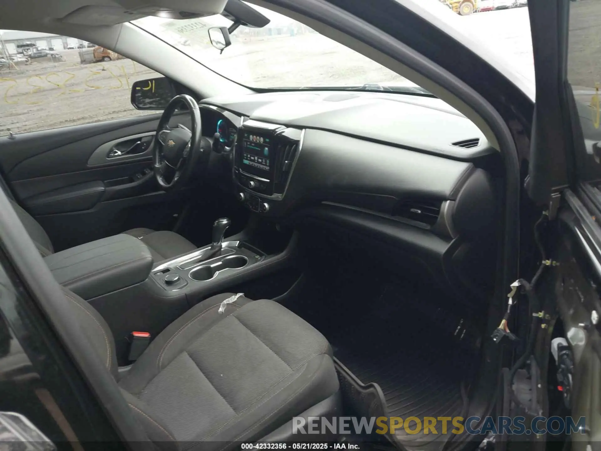 5 fotografías del automóvil dañado 1GNERGKW6KJ186461 CHEVROLET TRAVERSE 2019