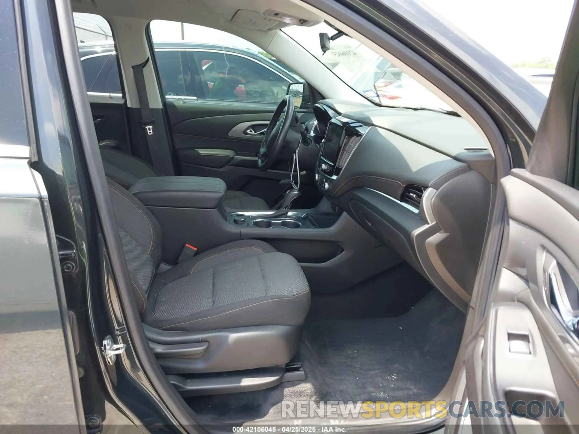 5 fotografías del automóvil dañado 1GNERGKW6KJ286088 CHEVROLET TRAVERSE 2019