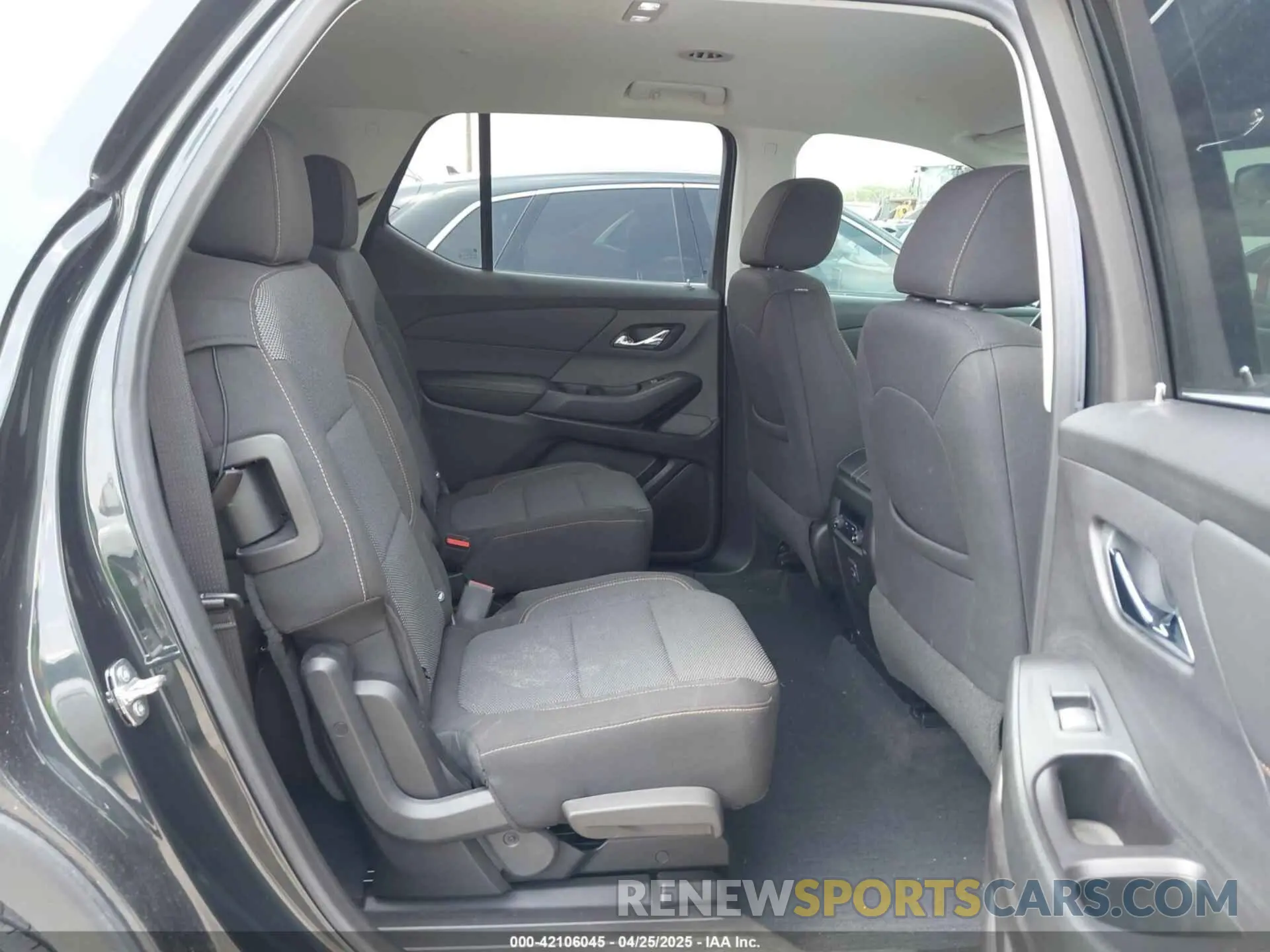 8 fotografías del automóvil dañado 1GNERGKW6KJ286088 CHEVROLET TRAVERSE 2019