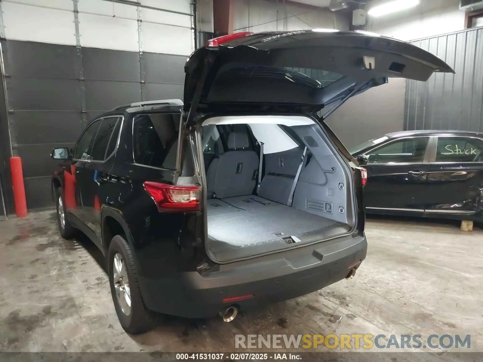 3 fotografías del automóvil dañado 1GNERGKW7KJ255903 CHEVROLET TRAVERSE 2019
