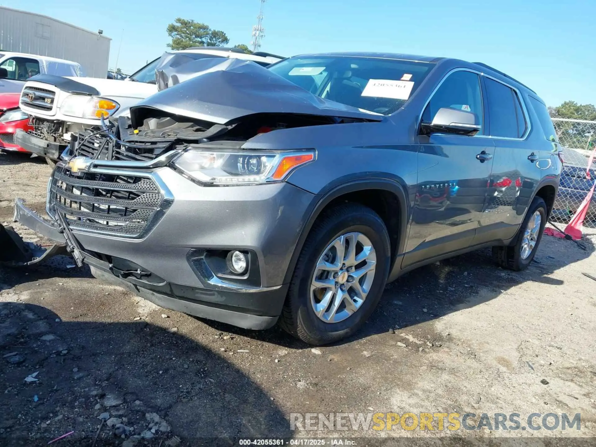 2 fotografías del automóvil dañado 1GNERGKW8KJ139433 CHEVROLET TRAVERSE 2019