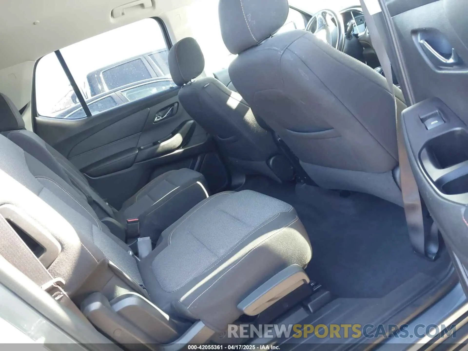 8 fotografías del automóvil dañado 1GNERGKW8KJ139433 CHEVROLET TRAVERSE 2019