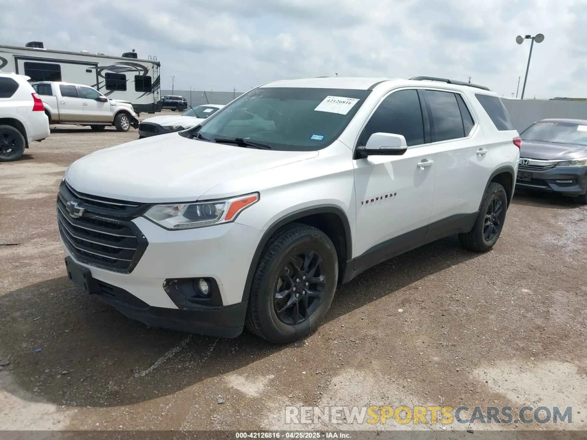 2 fotografías del automóvil dañado 1GNERGKW8KJ175042 CHEVROLET TRAVERSE 2019